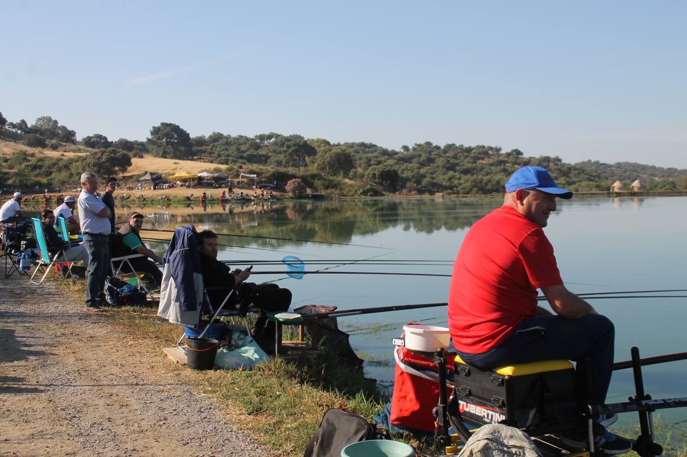 Buen ambiente pero pocas tencas en el 301 aniversario del Concurso tradicional de Pesca 'Charca de la Albuera' que se ha celebrado este domingo 2 de junio en el enclave natural del que toma su nombre. esta cita organizada por la Sociedad de Pesca Balboa. Francisco Pérez Caballo con una captura de 11.380 gramos ha sido el ganador de esta edición. 