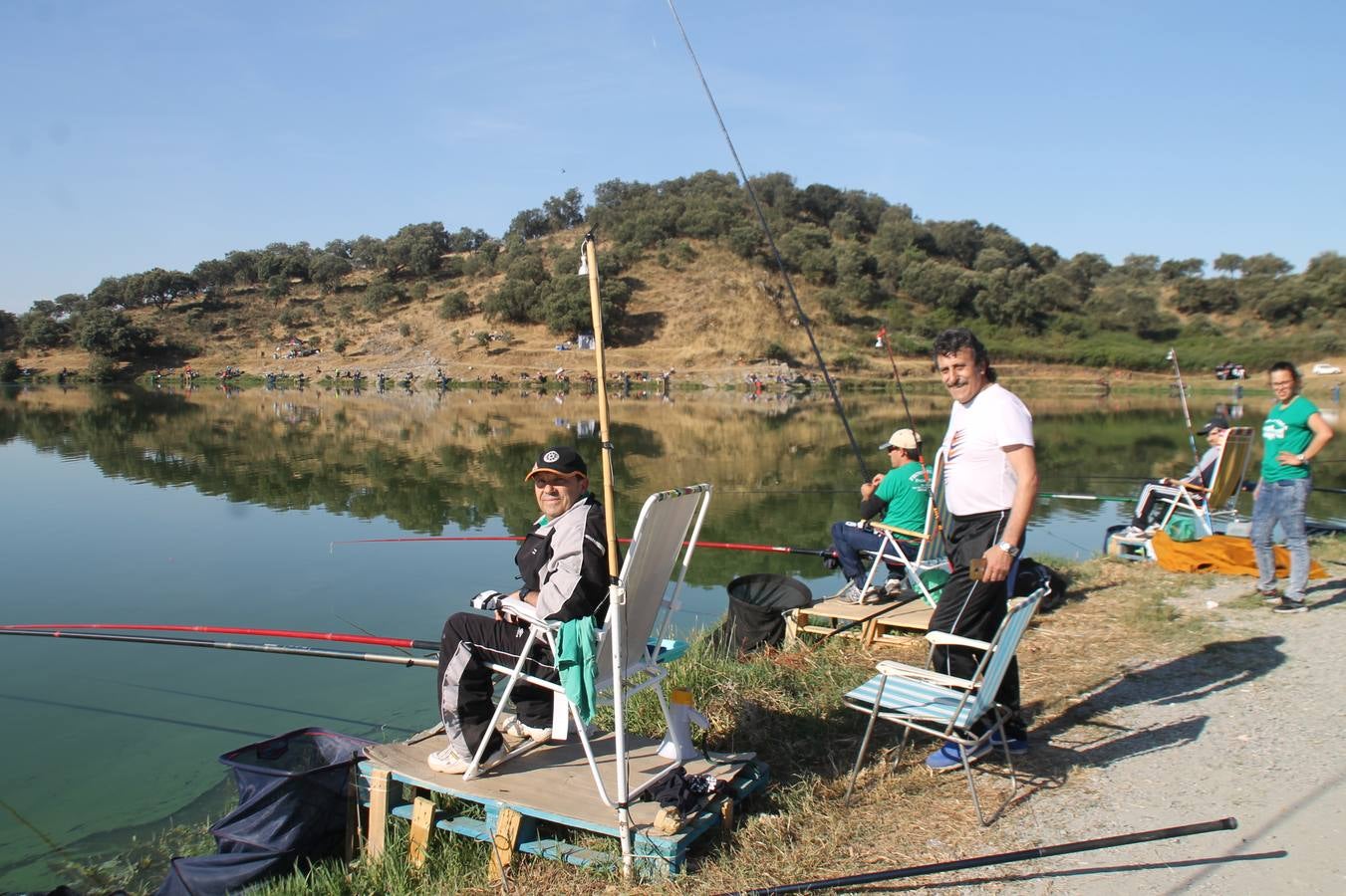 Buen ambiente pero pocas tencas en el 301 aniversario del Concurso tradicional de Pesca 'Charca de la Albuera' que se ha celebrado este domingo 2 de junio en el enclave natural del que toma su nombre. esta cita organizada por la Sociedad de Pesca Balboa. Francisco Pérez Caballo con una captura de 11.380 gramos ha sido el ganador de esta edición. 