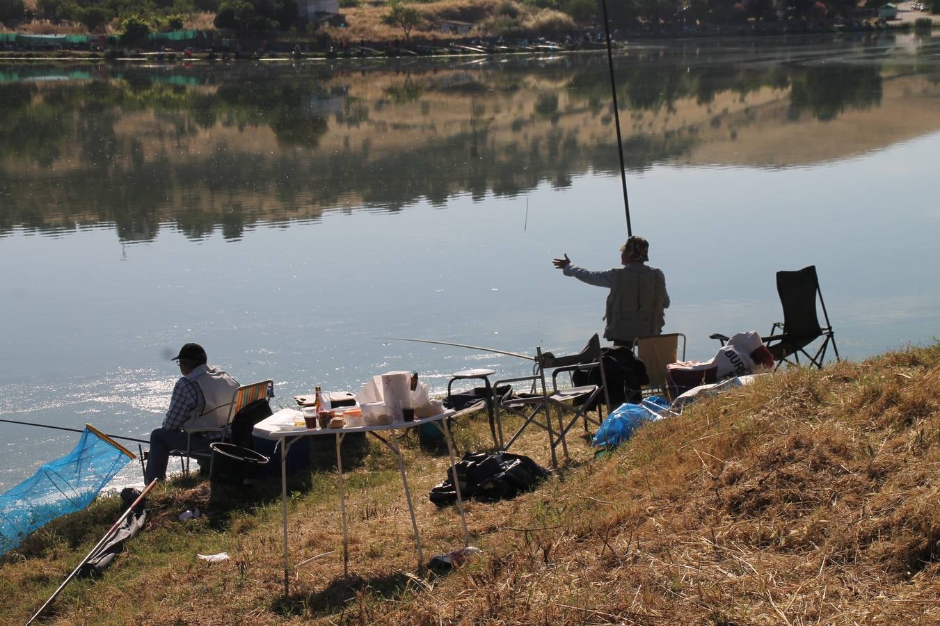 Buen ambiente pero pocas tencas en el 301 aniversario del Concurso tradicional de Pesca 'Charca de la Albuera' que se ha celebrado este domingo 2 de junio en el enclave natural del que toma su nombre. esta cita organizada por la Sociedad de Pesca Balboa. Francisco Pérez Caballo con una captura de 11.380 gramos ha sido el ganador de esta edición. 