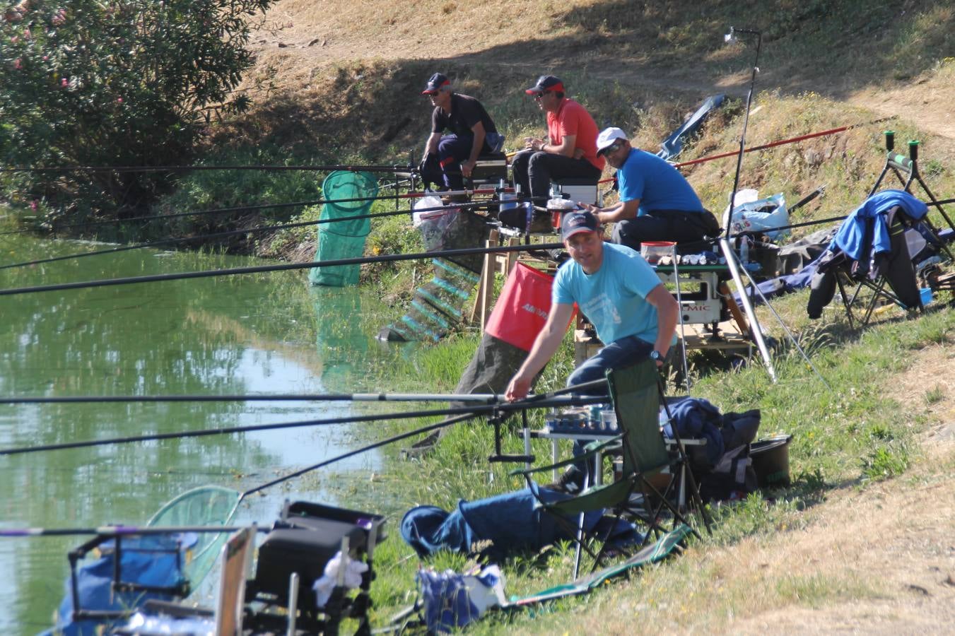 Buen ambiente pero pocas tencas en el 301 aniversario del Concurso tradicional de Pesca 'Charca de la Albuera' que se ha celebrado este domingo 2 de junio en el enclave natural del que toma su nombre. esta cita organizada por la Sociedad de Pesca Balboa. Francisco Pérez Caballo con una captura de 11.380 gramos ha sido el ganador de esta edición. 