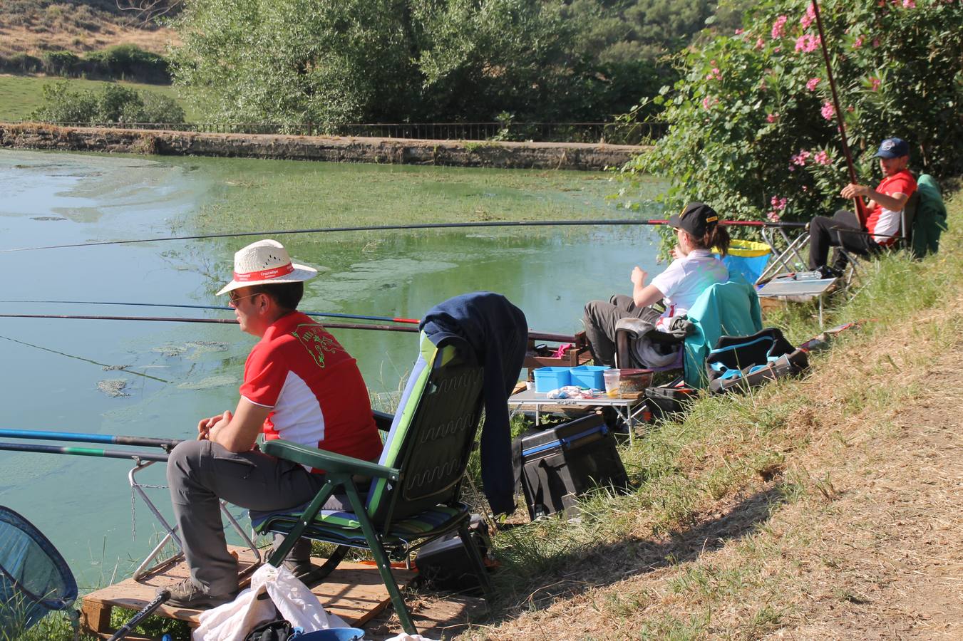 Buen ambiente pero pocas tencas en el 301 aniversario del Concurso tradicional de Pesca 'Charca de la Albuera' que se ha celebrado este domingo 2 de junio en el enclave natural del que toma su nombre. esta cita organizada por la Sociedad de Pesca Balboa. Francisco Pérez Caballo con una captura de 11.380 gramos ha sido el ganador de esta edición. 