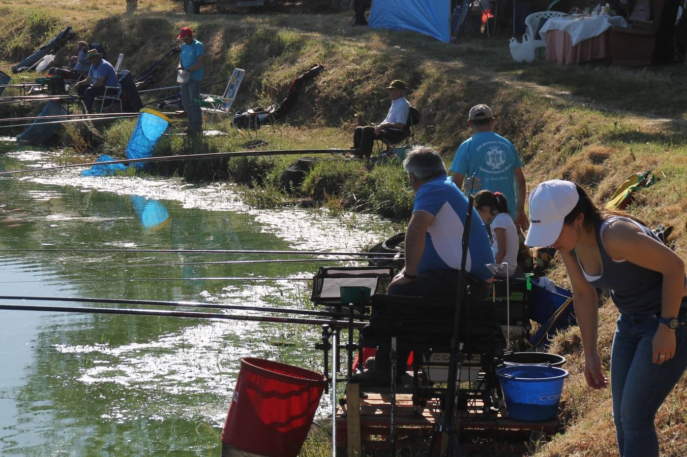 Buen ambiente pero pocas tencas en el 301 aniversario del Concurso tradicional de Pesca 'Charca de la Albuera' que se ha celebrado este domingo 2 de junio en el enclave natural del que toma su nombre. esta cita organizada por la Sociedad de Pesca Balboa. Francisco Pérez Caballo con una captura de 11.380 gramos ha sido el ganador de esta edición. 