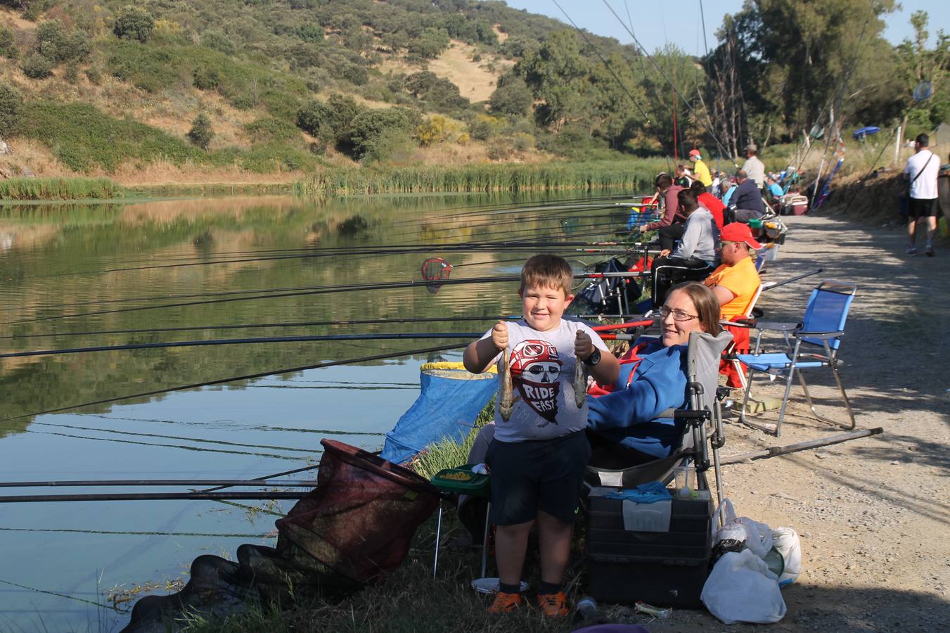 Francisco Pérez Caballo ha sido el ganador, este domingo, del tradicional Concurso de Pesca 'Charca de la Albuera' que este año 2019 ha alcanzado su 301 aniversario. Pérez ha logrado una peso total de captura de tencas de 11'380 kilogramos, casi una proeza teniendo en cuenta la dificultad de la mayoría de los cerca de 200 participantes que se han dado cita en este evento, para pescar la especie protagonista del mismo. José Antonio Flores Matamoros ha sido el segundo clasificado y primero de la zona C con 10`180 kilos de tenca; el tercer puesto y primero de la zona B ha sido para Juan José Sánchez Garrido con un peso de 4`980 kilos y el cuarto y primero de la zona A ha sido Antonio Galván Guerrero con una captura de poco más de 3 kilos de tencas.