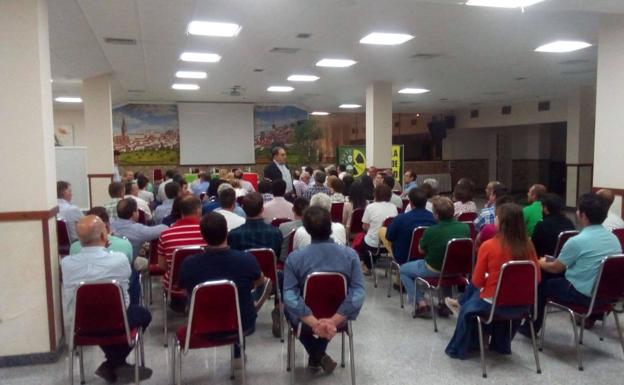 Empresarios asistentes a la conferencia.