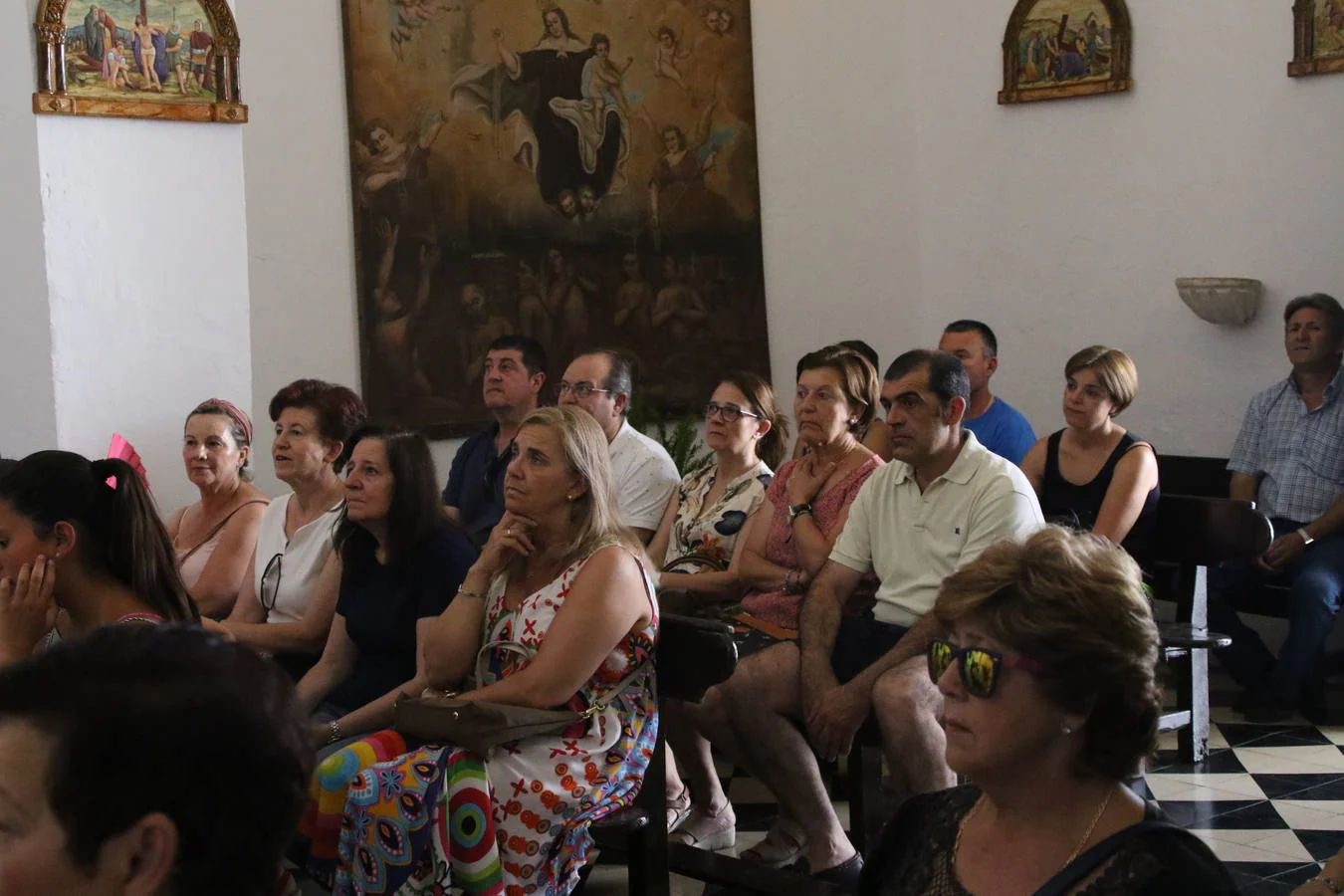 La Ermita de San Roque de Jerez de los Caballeros ha acogido, esta mañana, la inauguración de la restauración de su retablo. Numerosos vecinos y vecinas del barrio se han acercado hasta ella para ver cómo el trabajo y el esfuerzo de meses han permitido que el retablo luzca con el esplendor de antaño. 