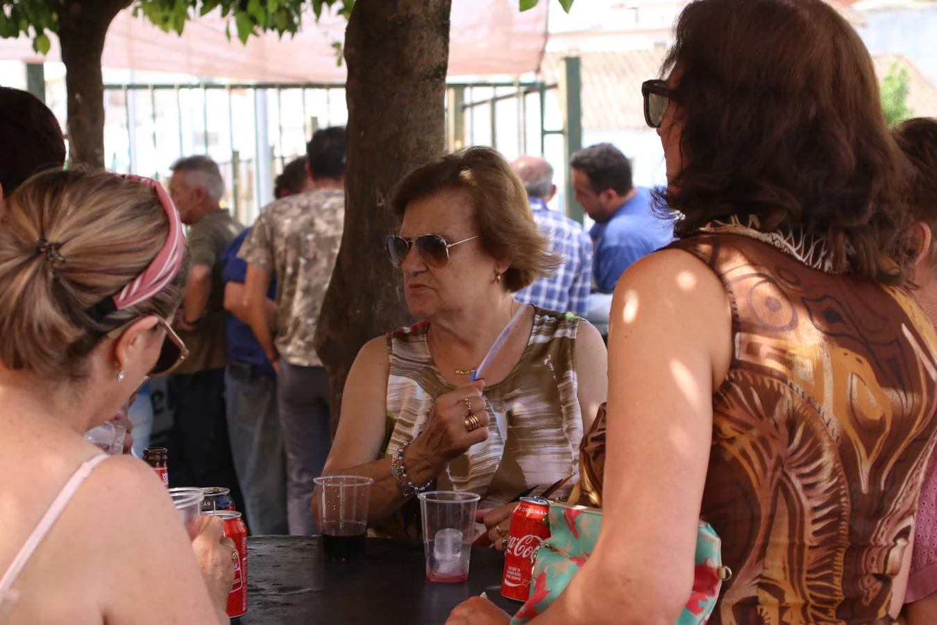 La Ermita de San Roque de Jerez de los Caballeros ha acogido, esta mañana, la inauguración de la restauración de su retablo. Numerosos vecinos y vecinas del barrio se han acercado hasta ella para ver cómo el trabajo y el esfuerzo de meses han permitido que el retablo luzca con el esplendor de antaño. 