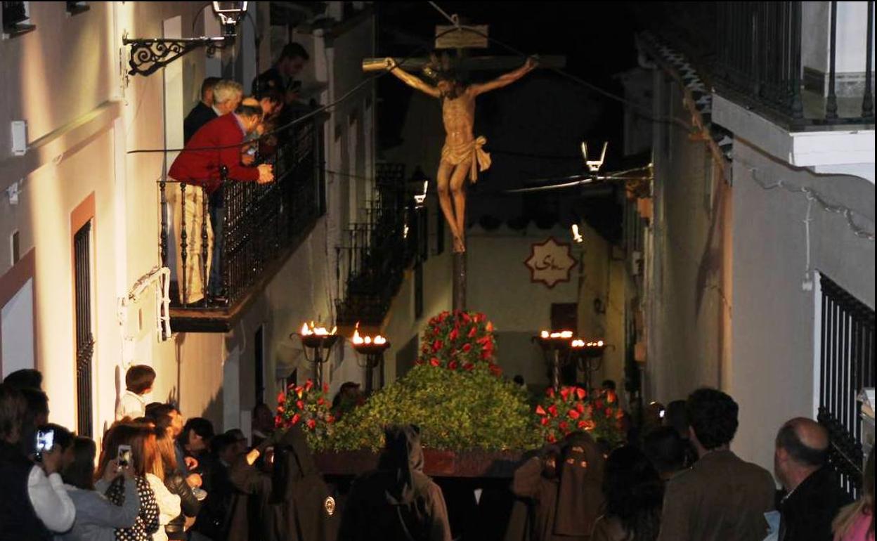 Imagen del Santísimo Cristo de la Vera Cruz la noche del Lunes Santo en Jerez.