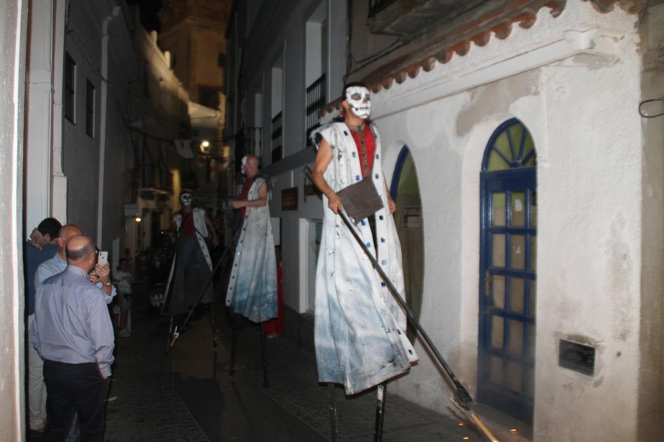 Jerez de los Caballeros se ha volcado, una vez más con su Festival Templario. Los escenarios naturales en los que se desarrolla este evento cultural, turístico y festivo, declarado Fiesta de Interés Turístico Regional, estuvieron llenos de público la noche del sábado cuando la animación, el ritmo y el ambiente del Mercado de las Tres Culturas, compartieron protagonismo con la segunda representación de la obra 'El último templario de Xerez', de nuevo merecedora de un sincero y cálido reconocimiento hacia todas las personas que la hacen posible.