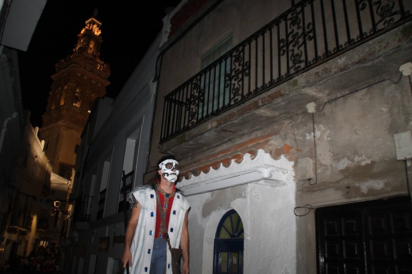 Jerez de los Caballeros se ha volcado, una vez más con su Festival Templario. Los escenarios naturales en los que se desarrolla este evento cultural, turístico y festivo, declarado Fiesta de Interés Turístico Regional, estuvieron llenos de público la noche del sábado cuando la animación, el ritmo y el ambiente del Mercado de las Tres Culturas, compartieron protagonismo con la segunda representación de la obra 'El último templario de Xerez', de nuevo merecedora de un sincero y cálido reconocimiento hacia todas las personas que la hacen posible.