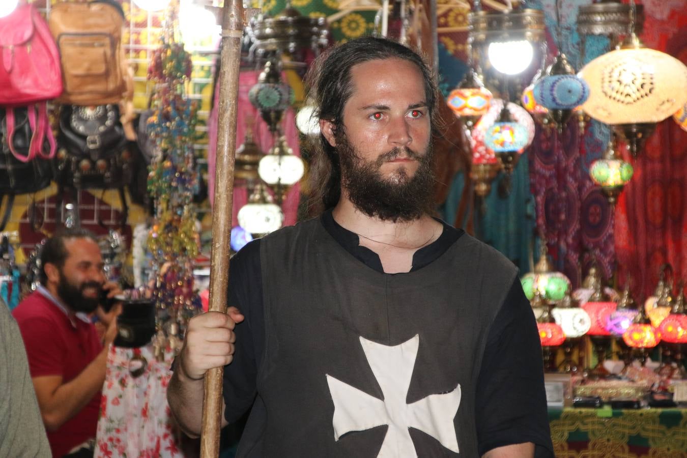 La música y el espectáculo marcaron, ayer, la despedida del XVI Festival Templario. La Asociación Musical Jerez de los Caballeros, bajo la dirección de David Carrasco y Antonio Amaro, fue la encargada de poner el broche final a esta edición del Festival con su tradicional concierto en el auditorio de la Plaza de la Alcazaba. El público asistente disfrutó con las 11 obras que interpretaron y no dudaron en ovacionarles. Carrasco agradeció, un año más, su presencia y confianza en la Asociación.