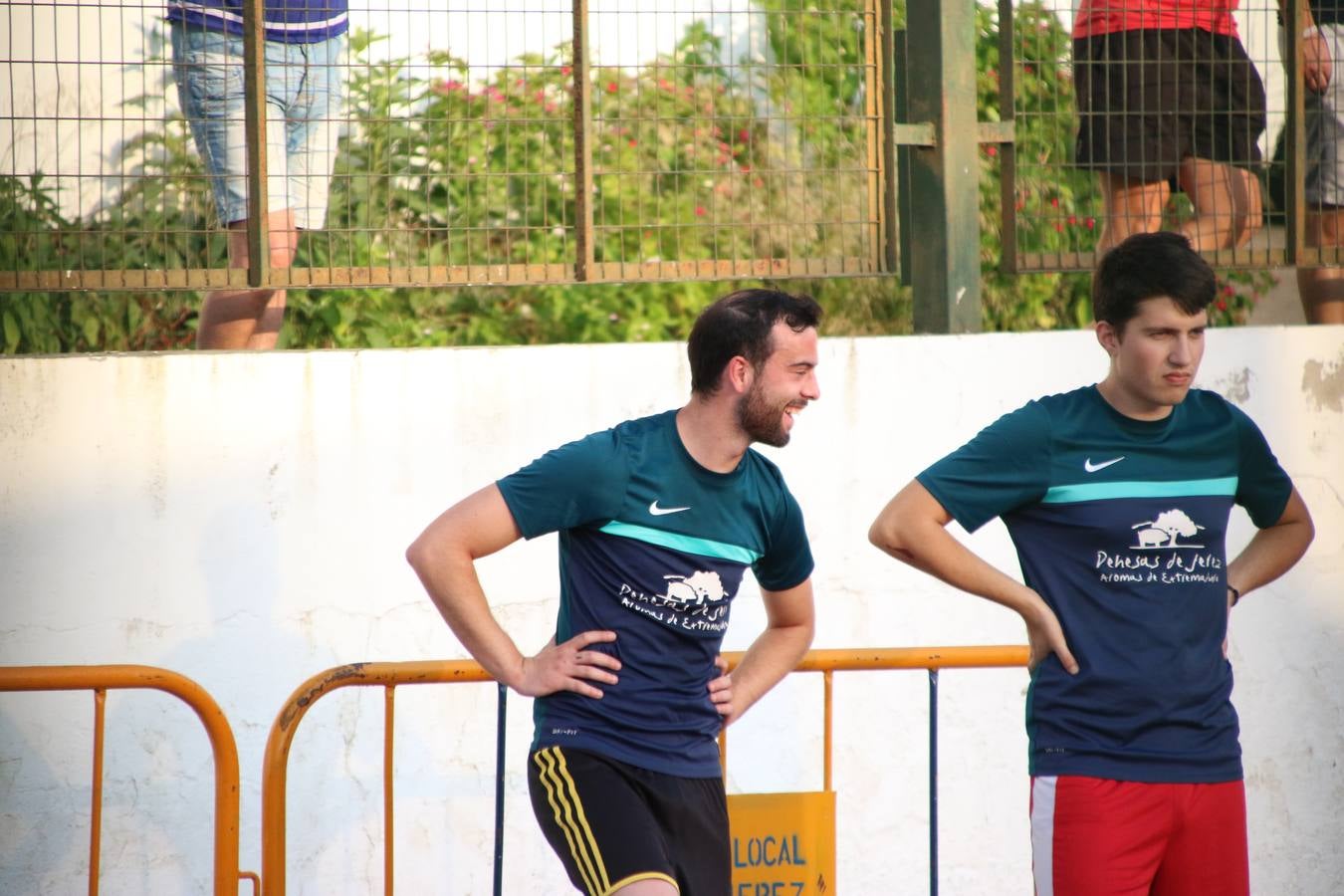 El popular barrio de San Roque celebró, ayer, las semifinales y finales del primer torneo de fútbol sala 'Memorial Francisco Cardenal. El Mangui', organizado por la Asociación de vecinos de San Roque y la colaboración del Ayuntamiento del municipio, 'Los Pasotas' y la Asociación Deportiva Templaria.El citado torneo, según indica desde la Asociación de vecinos de San Roque, nace como homenaje a «El Mangui», «una persona muy implicada en el mundo del fútbol sala en Jerez y, además, vecino de San Roque». El equipo 'Hijos de Platanito' fue el vencedor de la clasificación absoluta. 