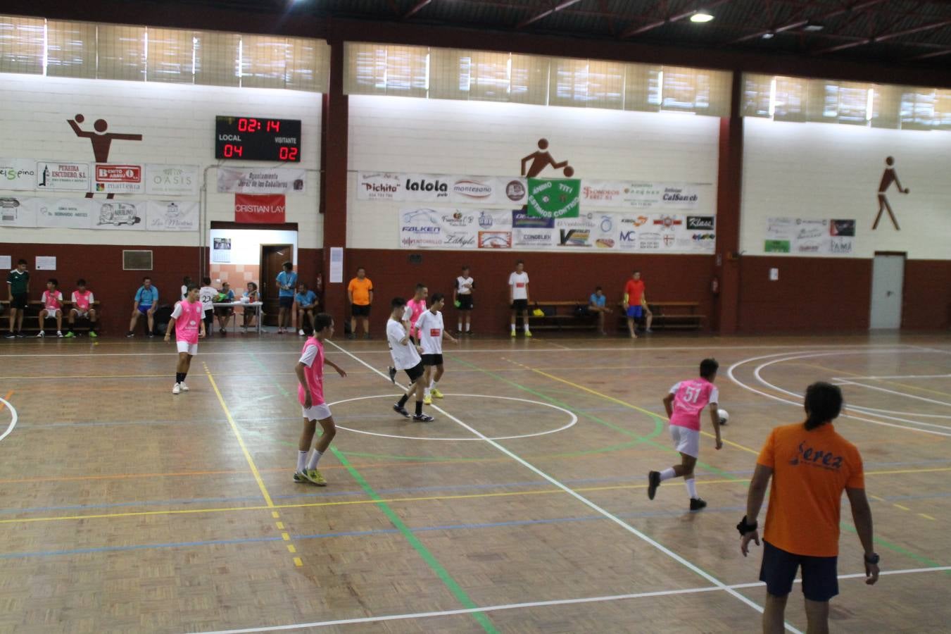 Este sábado ha culminado en el Pabellón Municipal de Deportes 'Francisco José Rivera Montero' el Torneo de Fútbol sala para las categorías inferiores en el que han venido participando 21 equipos en las categorías de: Chupetines (en la modalidad de exhibición), Prebenjamines /Benjamines, Alevines/ Infantiles y Cadetes. Más de un centenar de niños y niñas han disfrutado de esta competición que se ha desarrollado en medio de un buen ambiente, con deportividad y una buena actitud por parte de participantes y del público