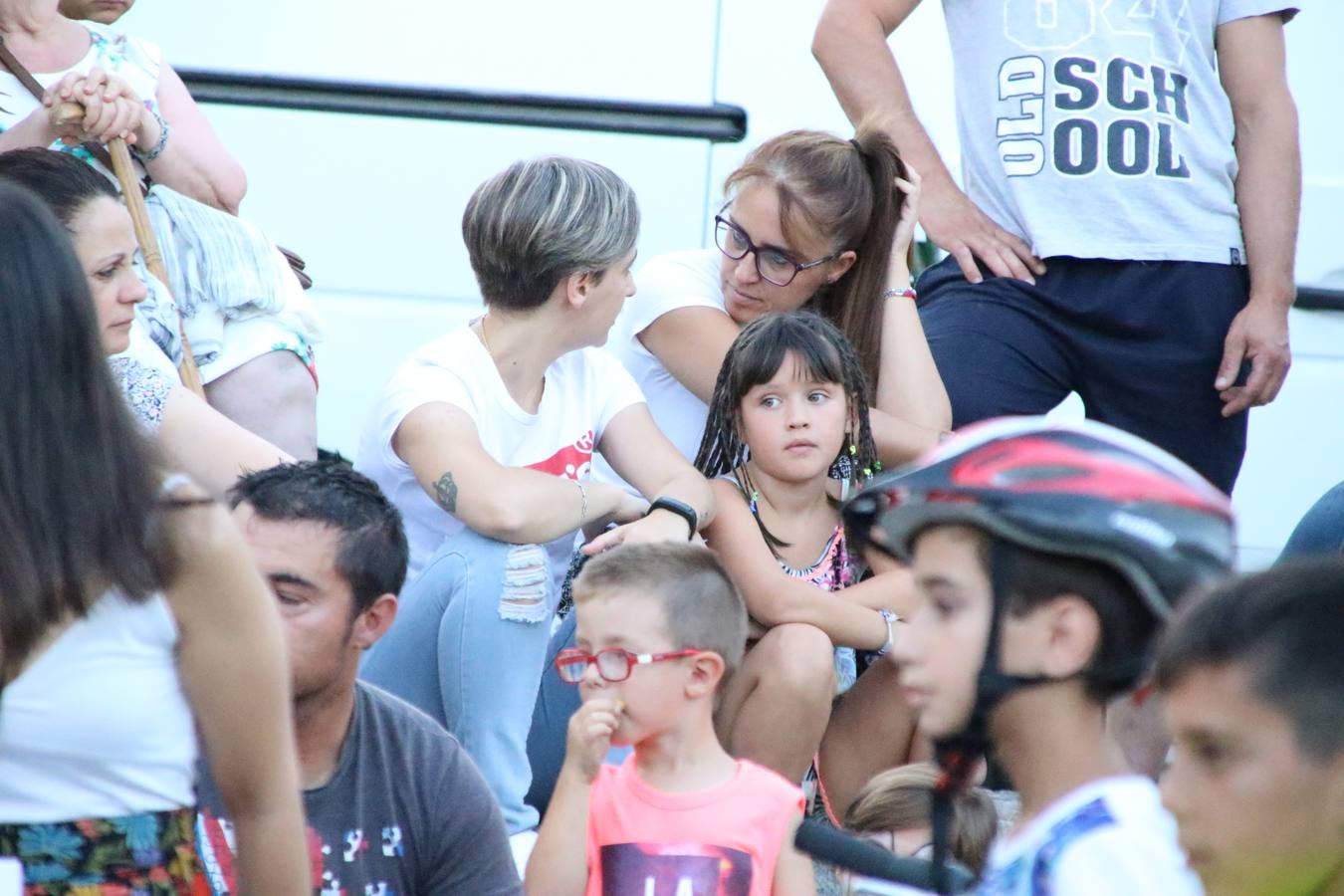 El popular barrio de 'Santa Catalina' vivió, ayer, la primera jornada de su tradicional velá con un gran ambiente festivo en el que pequeños y mayores disfrutaron de tradición, fiesta y música con los juegos infantiles y la actuación de 'Licor 43'.