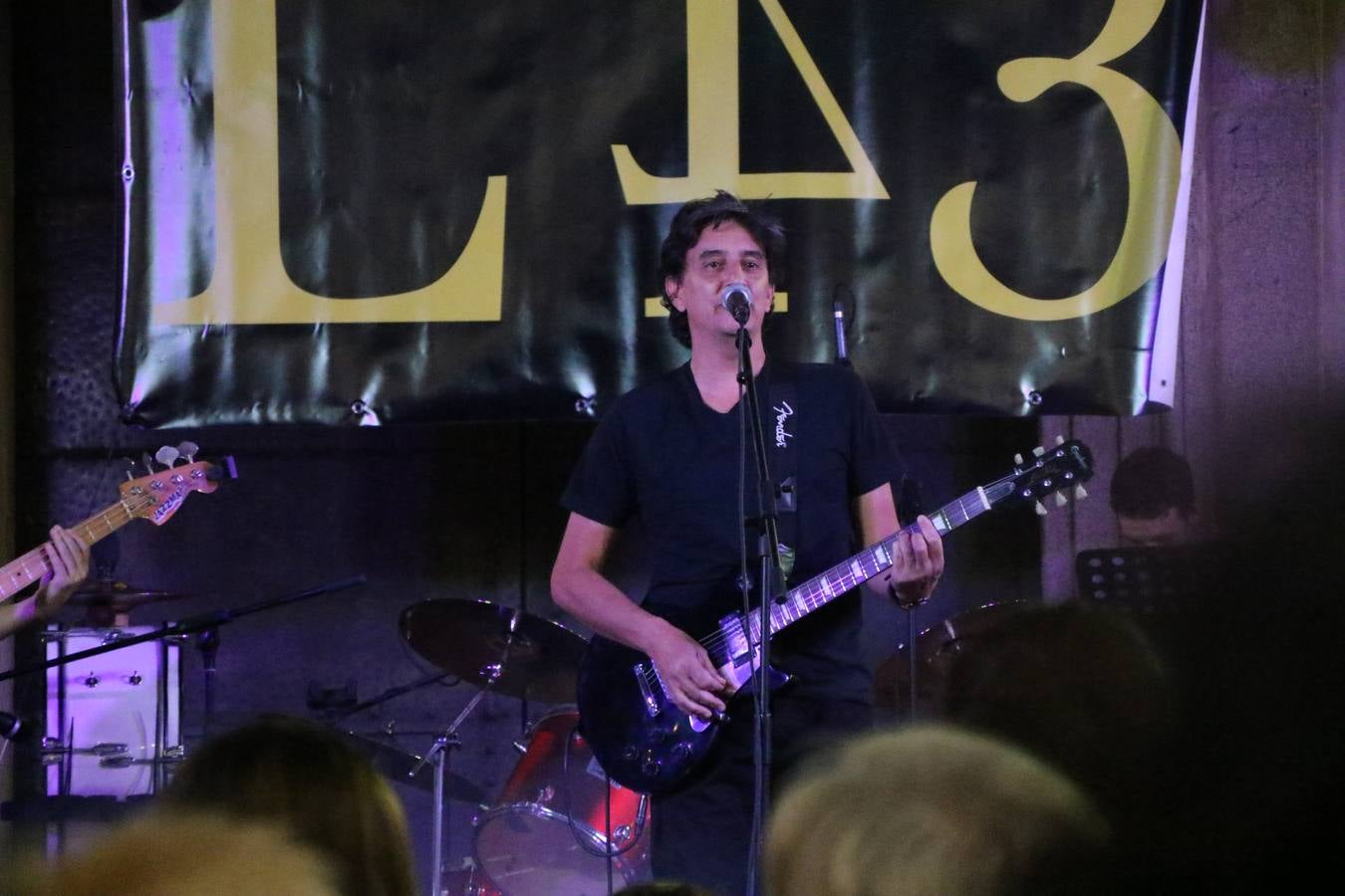 El popular barrio de 'Santa Catalina' vivió, ayer, la primera jornada de su tradicional velá con un gran ambiente festivo en el que pequeños y mayores disfrutaron de tradición, fiesta y música con los juegos infantiles y la actuación de 'Licor 43'.