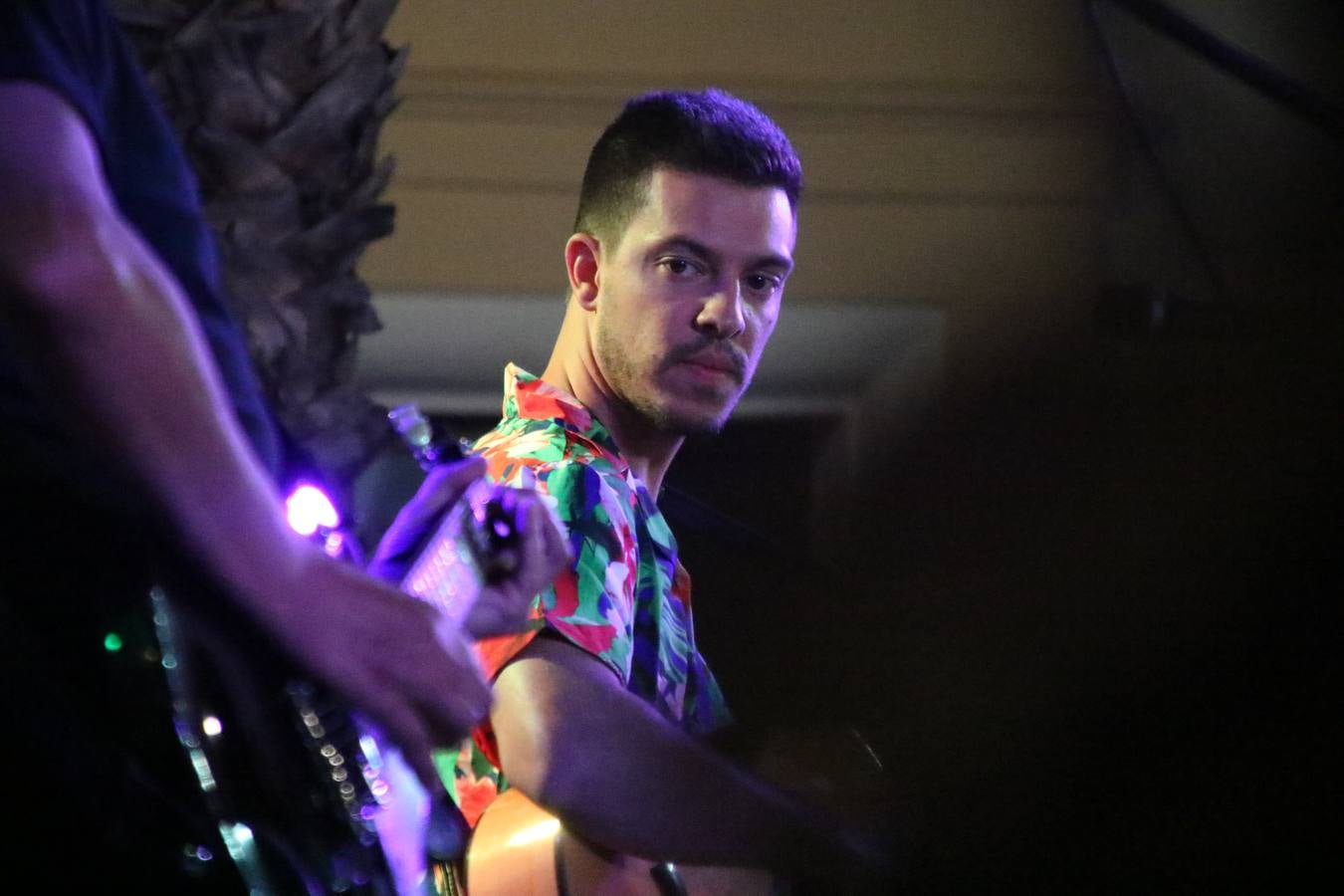 El popular barrio de 'Santa Catalina' vivió, ayer, la primera jornada de su tradicional velá con un gran ambiente festivo en el que pequeños y mayores disfrutaron de tradición, fiesta y música con los juegos infantiles y la actuación de 'Licor 43'.