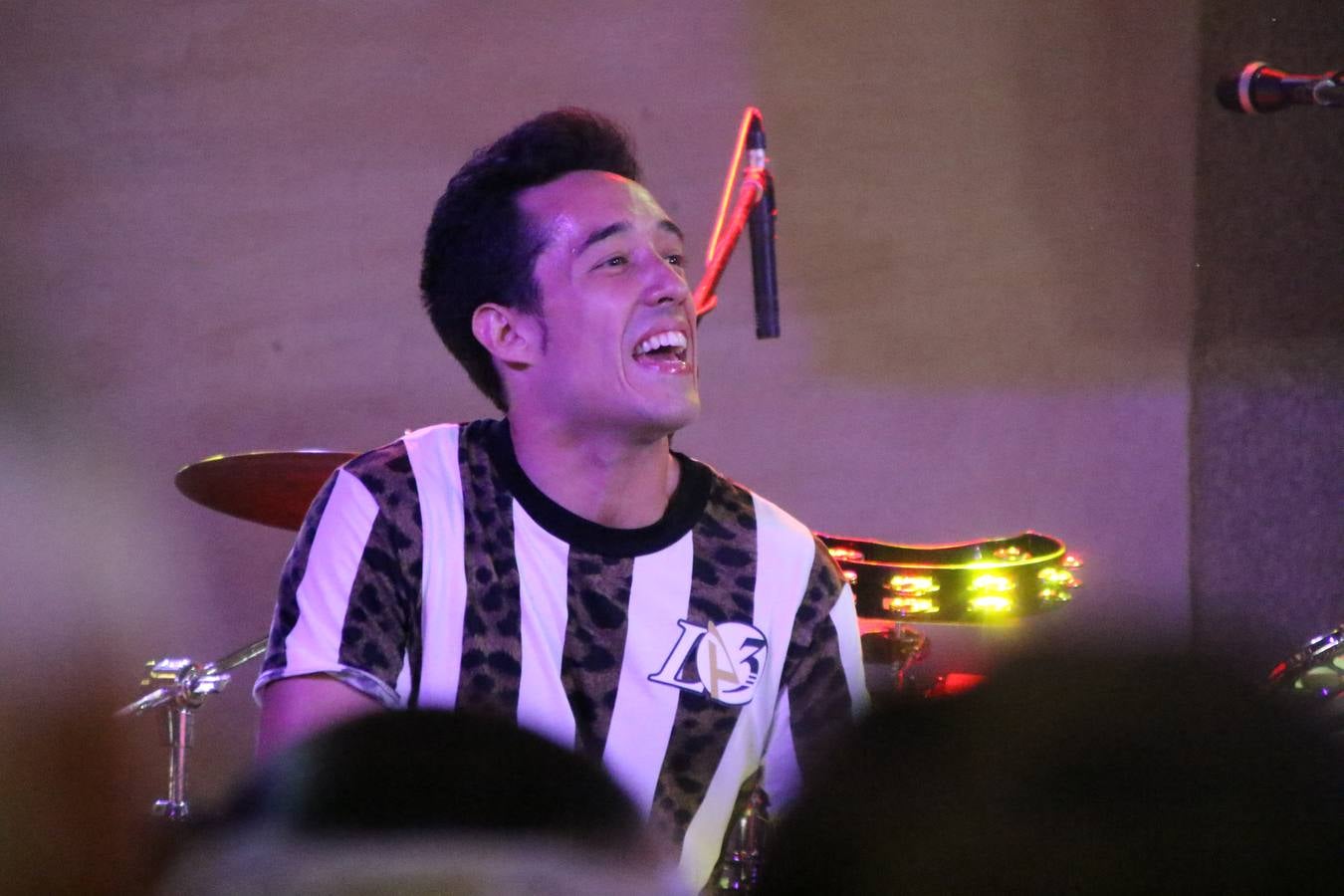 El popular barrio de 'Santa Catalina' vivió, ayer, la primera jornada de su tradicional velá con un gran ambiente festivo en el que pequeños y mayores disfrutaron de tradición, fiesta y música con los juegos infantiles y la actuación de 'Licor 43'.