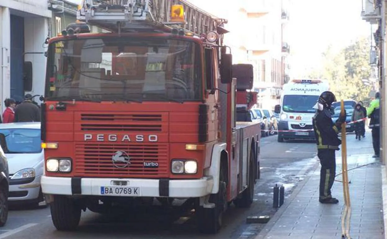 Piden 80 nuevos bomberos para los parques de la provincia de Badajoz, entre ellos el de Jerez