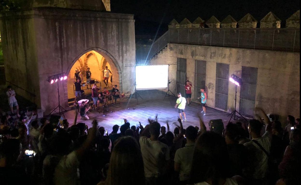 El auditorio de La Alcazaba registró un gran ambiente y elpúblico disfrutó con las distintas actuaciones.
