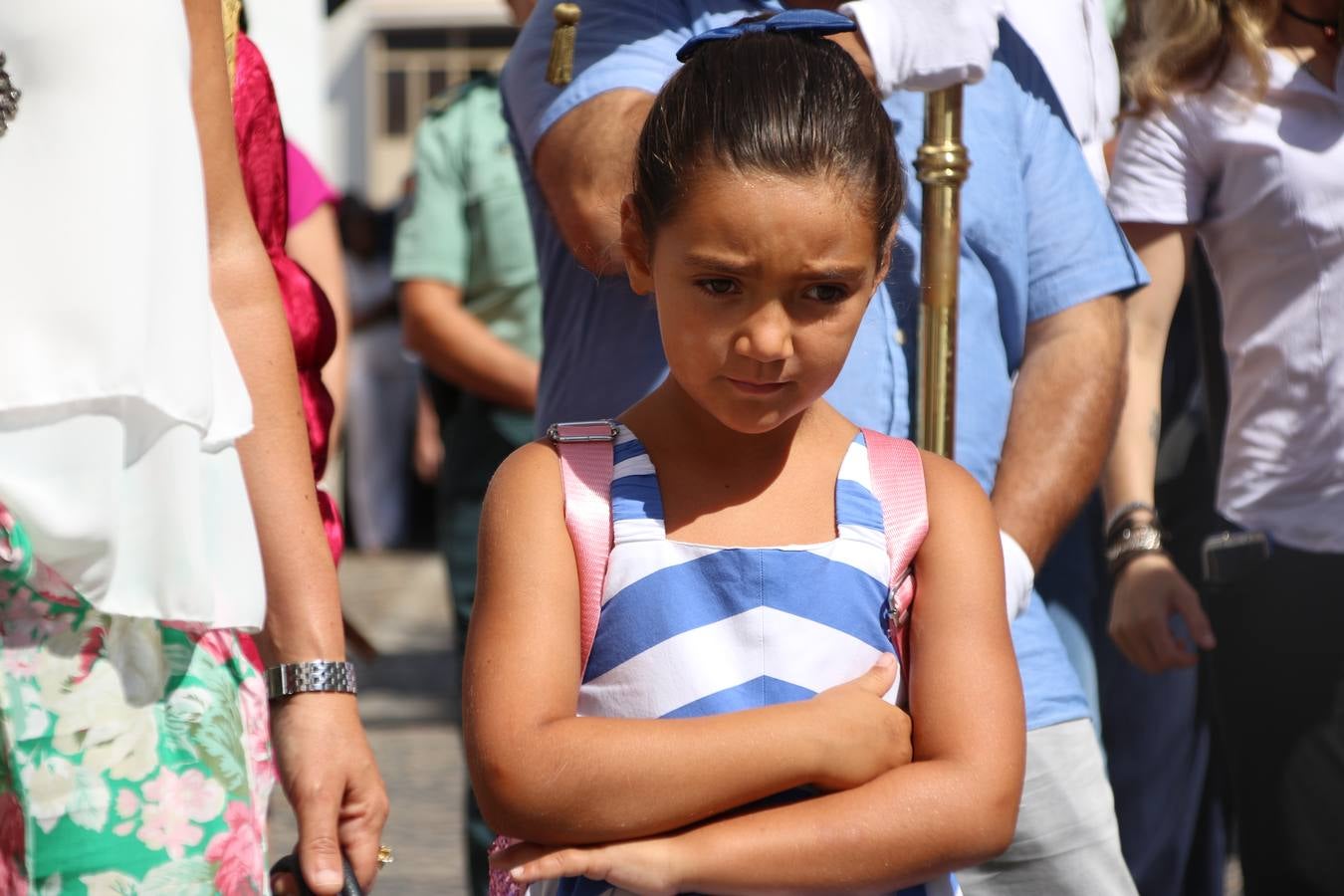 El popular 'Barrio Alto' vuelve, un año más, a lucir engalanado con motivo de la festividad de San Bartolomé, patrón de Jerez de los Caballeros. Ayer, vivía la primera jornada de su tradicional «velá» en la que el «diablo» fue el principal protagonista. Esta mañana, la fiesta continuaba con la procesión y los juegos populares. Autoridades civiles y religiosas, miembros de las diferentes hermandades y cofradías del municipio, la Agrupación Musical 'Nuestro Padre Jesús Nazareno', la Asociación Musical Jerez de los Caballeros y numerosos vecinos han acompañado a las imágenes de San Bartolomé y la Virgen del Reposo entre vítores. Mientras, los más pequeños han disfrutado con los juegos populares y las actividades acuáticas.
