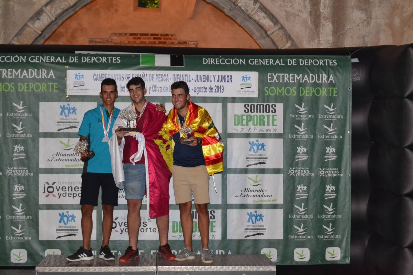 Campeones en la categoría Juvenil.