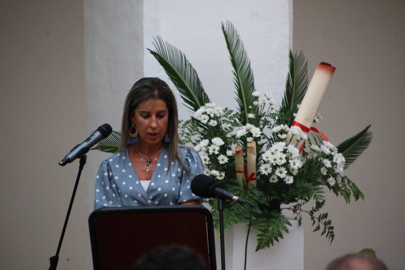 El patio del Conventual San Agustín se convirtió, ayer, en el mejor escenario para la celebración de la tercera edición de la 'Gala de Educación', organizada por el Ayuntamiento del municipio. Un acto que volvió a poner en valor el esfuerzo, la constancia, la superación personal y el trabajo constante del alumnado durante el curso y que tuvo como protagonistas a los mejores expedientes académicos del curso 2018/2019.Los alumnos y alumnas galardonados fueron: Juan Manuel Rey Cancho del Colegio de Educación Especial 'Nuestra Señora de Aguasantas'; Adrián Agudo Venegas de 6º de primaria del Colegio 'Nuestra Señora de la Paz'; María Pérez Serrano de 6º de primaria del Colegio 'Sotomayor y Terrazas'; Jorge Moya Ollero de 6º de primaria del Colegio 'El Rodeo'; María Mercedes Torre Alonso, Lorena Olivares Larios, Esmeralda Caso Corrales y Natalia Terrón Ramos de 4º de la E.S.O., ciclo formativo de grado medio, ciclo formativo de grado superior y 2º bachillerato del Instituto 'Ramón Carande', respectivamente; María del Valle Maya Chimeno, Jesús Jiménez Contreras, María Sánchez Garrido y María Victoria Hernández Sánchez de 4º de la E.S.O., ciclo formativo de grado medio, ciclo formativo de grado superior y 2º bachillerato del Instituto 'El Pomar', respectivamente, y Teodora Labrador Hernández del Centro de Adultos 'Cervantes'.