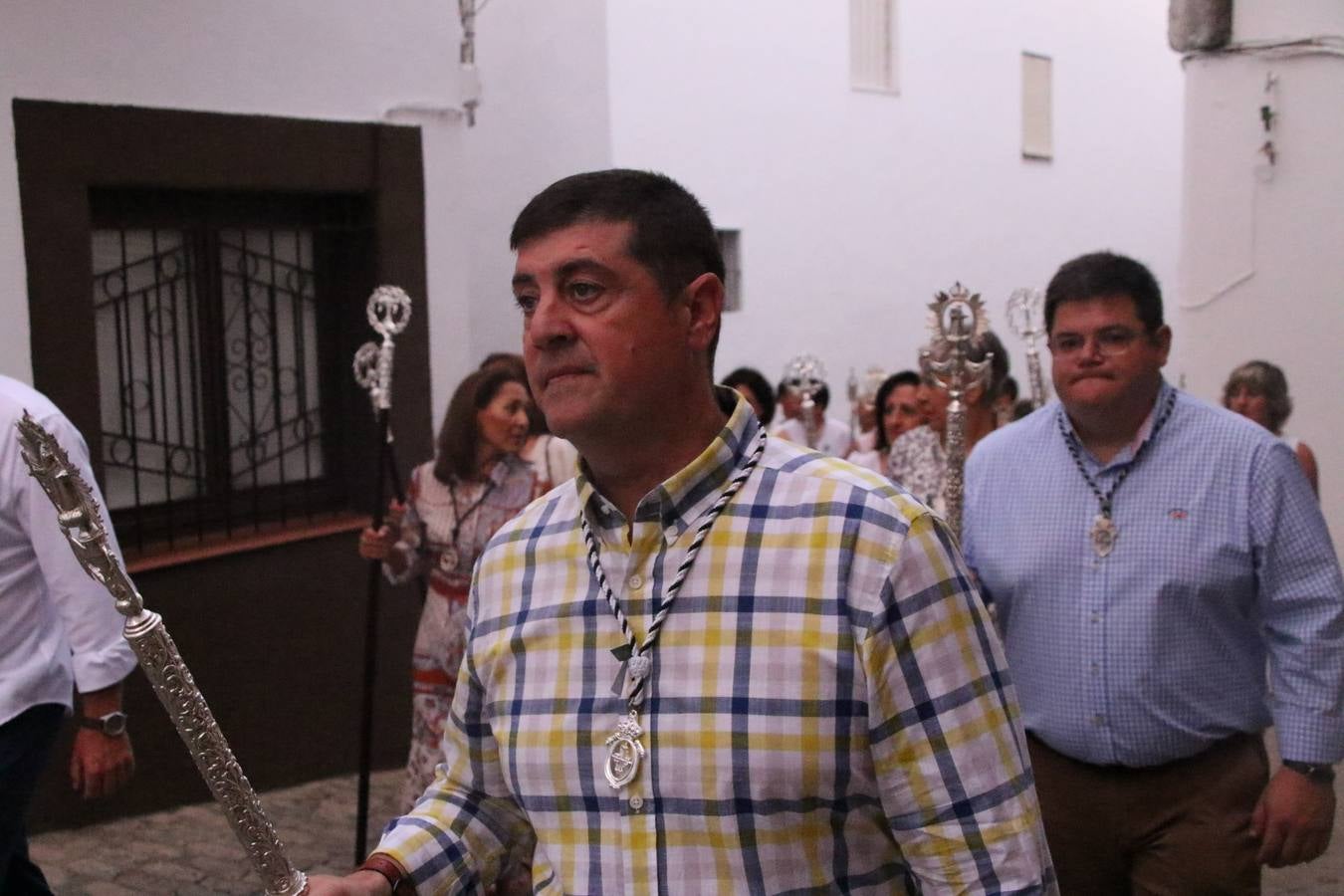 Nuestra Señora de Aguasantas despertó, ayer, una vez más, la devoción y el fervor que los jerezanos sienten hacia Ella. Jerez de los Caballeros se vistió de gala para acompañar a su Patrona en el traslado hacia su Santuario, donde se ponía fin a los tradicionales cultos que desde el pasado mes de agosto se han celebrado en la iglesia de Santa María de la Encarnación, organizados por la Hermandad de Nuestra Señora de Aguasantas.