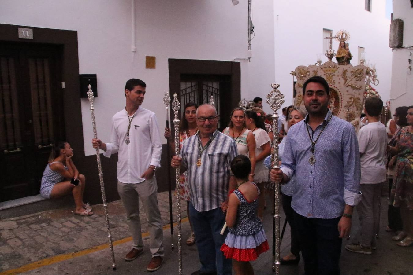 Nuestra Señora de Aguasantas despertó, ayer, una vez más, la devoción y el fervor que los jerezanos sienten hacia Ella. Jerez de los Caballeros se vistió de gala para acompañar a su Patrona en el traslado hacia su Santuario, donde se ponía fin a los tradicionales cultos que desde el pasado mes de agosto se han celebrado en la iglesia de Santa María de la Encarnación, organizados por la Hermandad de Nuestra Señora de Aguasantas.