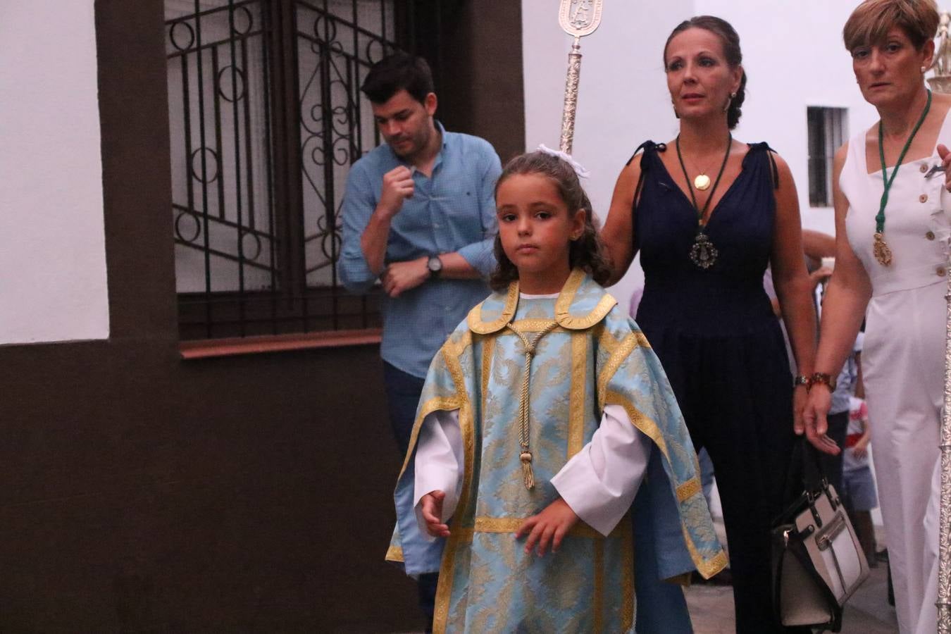 Nuestra Señora de Aguasantas despertó, ayer, una vez más, la devoción y el fervor que los jerezanos sienten hacia Ella. Jerez de los Caballeros se vistió de gala para acompañar a su Patrona en el traslado hacia su Santuario, donde se ponía fin a los tradicionales cultos que desde el pasado mes de agosto se han celebrado en la iglesia de Santa María de la Encarnación, organizados por la Hermandad de Nuestra Señora de Aguasantas.