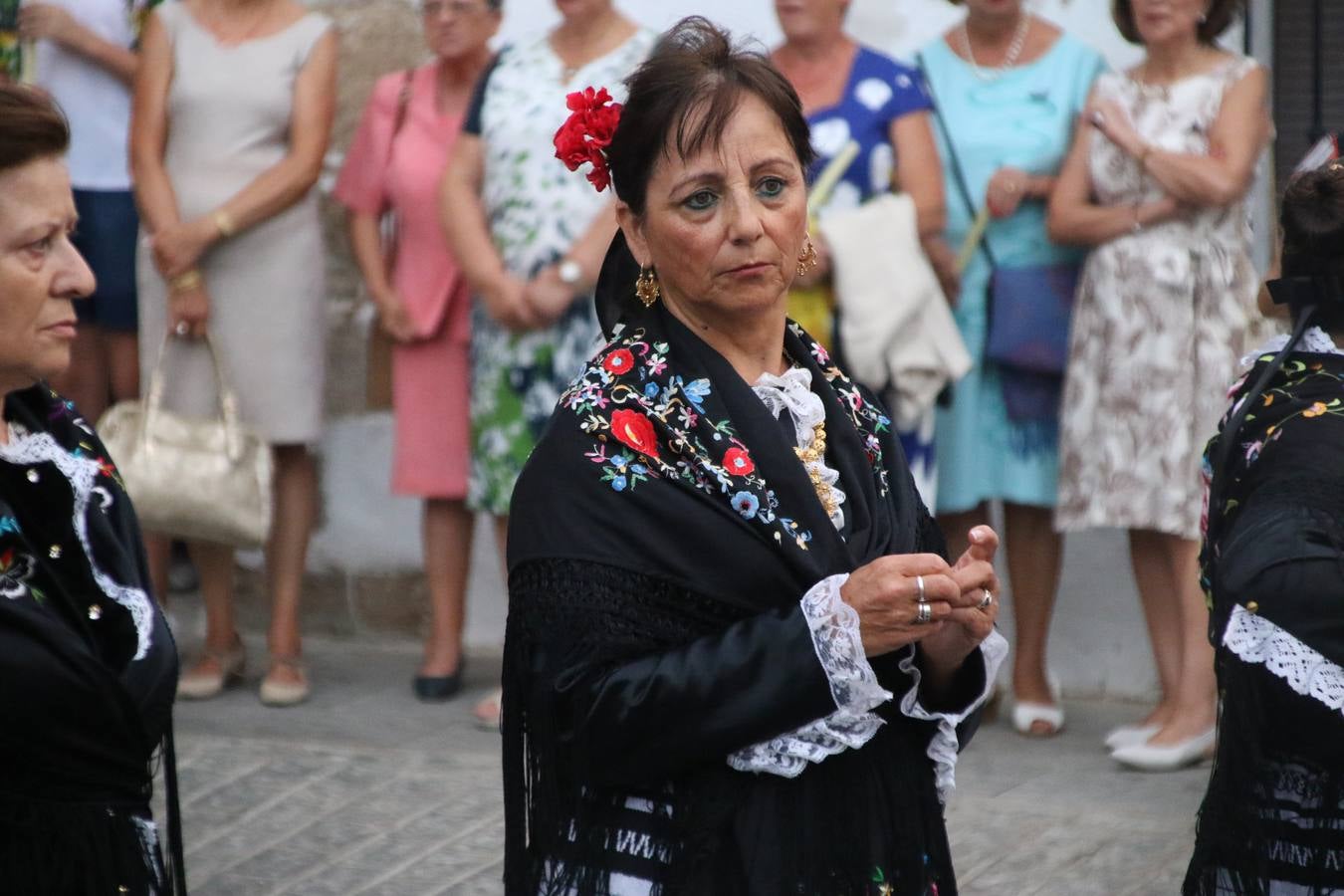 Nuestra Señora de Aguasantas despertó, ayer, una vez más, la devoción y el fervor que los jerezanos sienten hacia Ella. Jerez de los Caballeros se vistió de gala para acompañar a su Patrona en el traslado hacia su Santuario, donde se ponía fin a los tradicionales cultos que desde el pasado mes de agosto se han celebrado en la iglesia de Santa María de la Encarnación, organizados por la Hermandad de Nuestra Señora de Aguasantas.