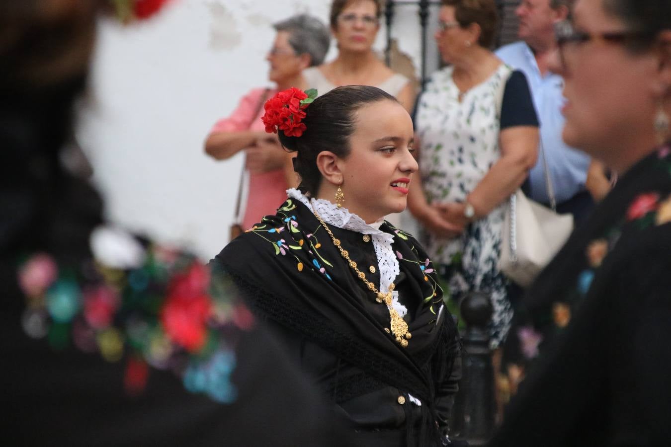 Nuestra Señora de Aguasantas despertó, ayer, una vez más, la devoción y el fervor que los jerezanos sienten hacia Ella. Jerez de los Caballeros se vistió de gala para acompañar a su Patrona en el traslado hacia su Santuario, donde se ponía fin a los tradicionales cultos que desde el pasado mes de agosto se han celebrado en la iglesia de Santa María de la Encarnación, organizados por la Hermandad de Nuestra Señora de Aguasantas.