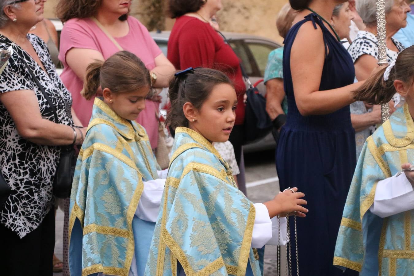 Nuestra Señora de Aguasantas despertó, ayer, una vez más, la devoción y el fervor que los jerezanos sienten hacia Ella. Jerez de los Caballeros se vistió de gala para acompañar a su Patrona en el traslado hacia su Santuario, donde se ponía fin a los tradicionales cultos que desde el pasado mes de agosto se han celebrado en la iglesia de Santa María de la Encarnación, organizados por la Hermandad de Nuestra Señora de Aguasantas.