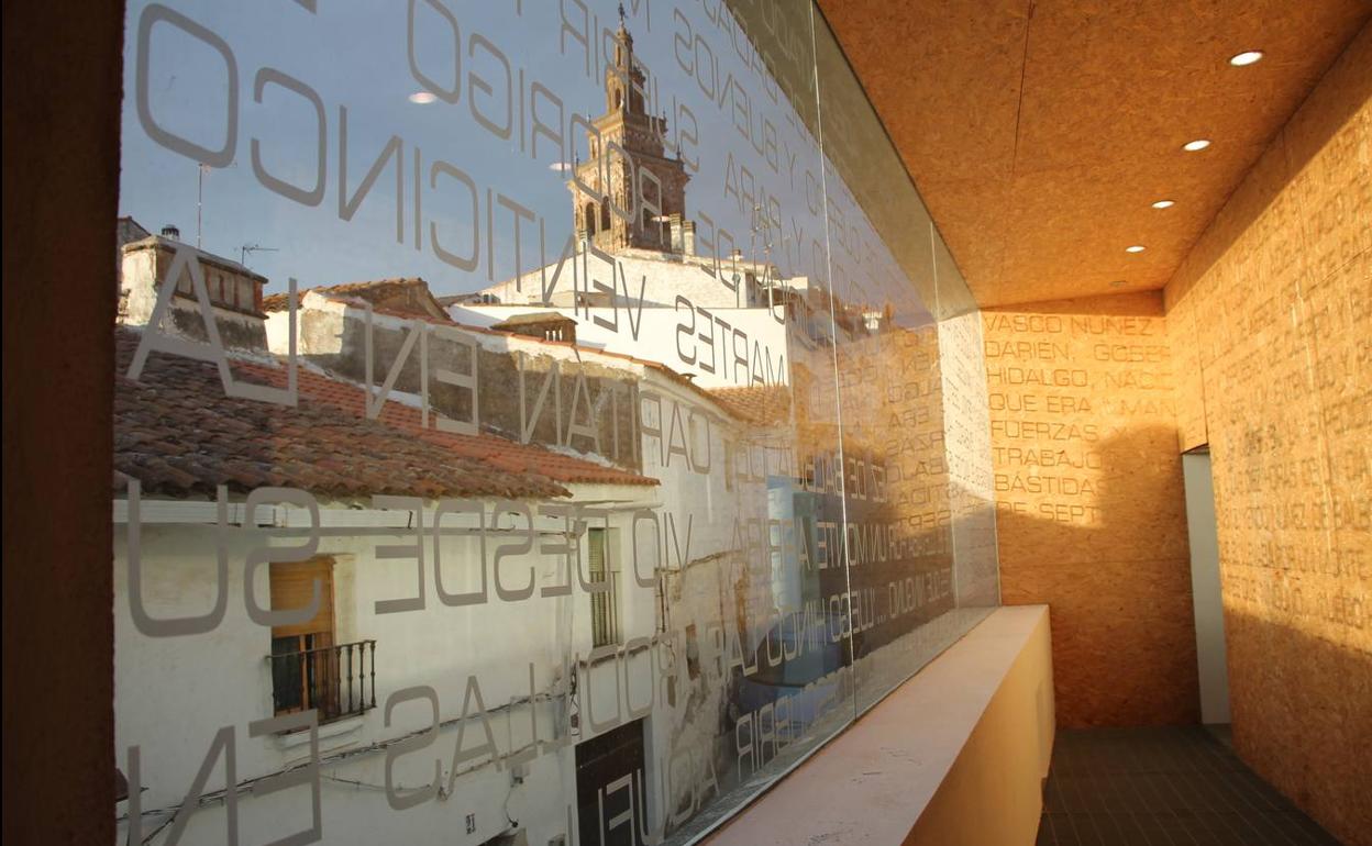 La muestra está integrada por numerosas piezas de exposición procedentes de la Casa-museo de Vasco Núñez de Balboa.