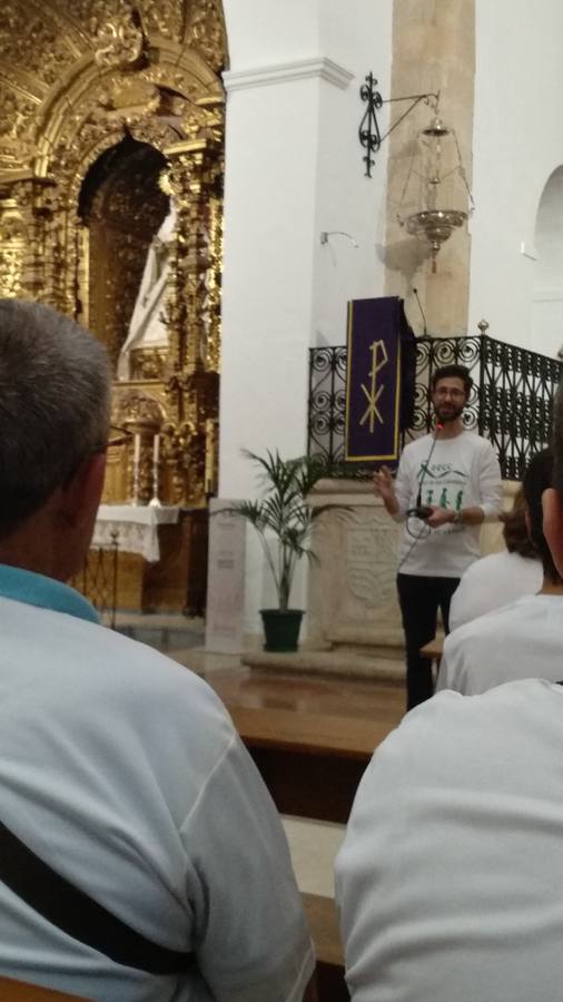 'Contra viento y marea' en sentido figurado, y contra la lluvia y los nubarrones, de manera real, La lucha contra el cáncer se impuso ayer en Jerez de los Caballeros a un día desapacible y sacó musculo con la celebración de la III Ruta contra esta enfermedad organizada por la junta local de la Asociación Española Contra el Cáncer (AECC) en esta ciudad.