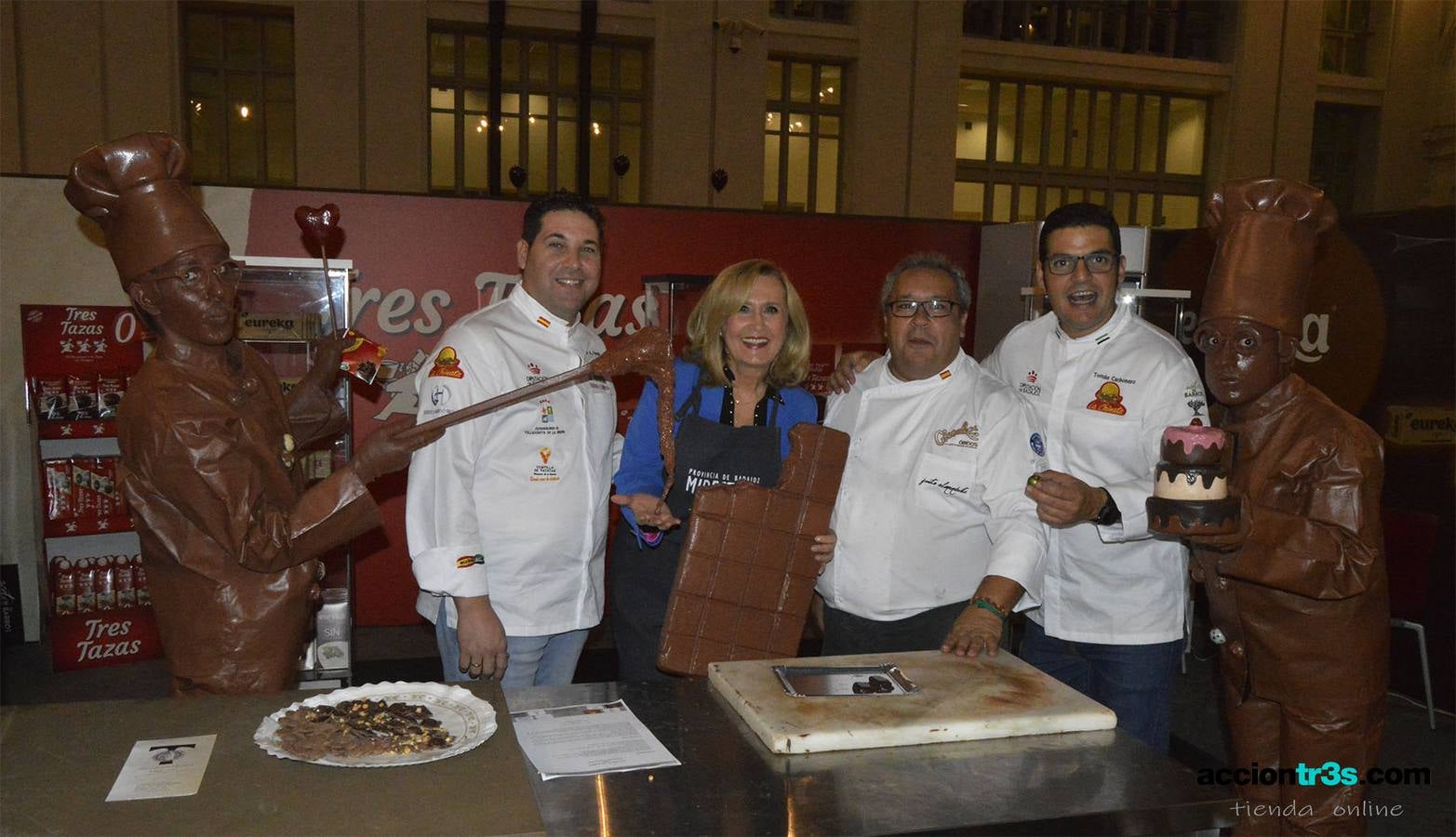 El pastelero villanovense Juan Antonio Parejo y el cocinero jerezano Tomás Carbonero han regresado «con muy buenas sensaciones y mejores expectativas» de la segunda edición del Salón Internacional del Chocolate de Madrid, celebrado el pasado fin de semana en el Palacio de Cibeles de la capital madrileña.