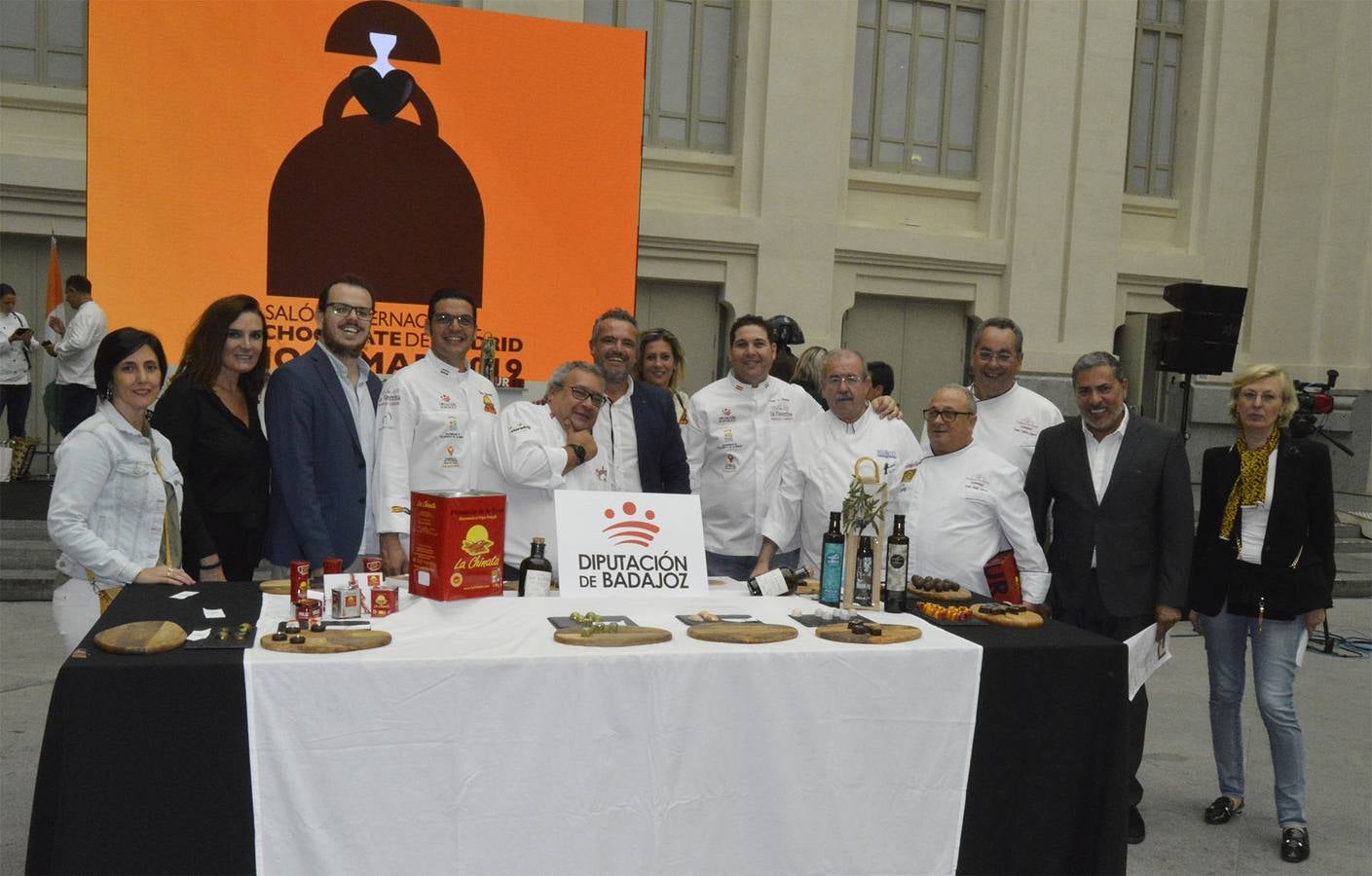 El pastelero villanovense Juan Antonio Parejo y el cocinero jerezano Tomás Carbonero han regresado «con muy buenas sensaciones y mejores expectativas» de la segunda edición del Salón Internacional del Chocolate de Madrid, celebrado el pasado fin de semana en el Palacio de Cibeles de la capital madrileña.