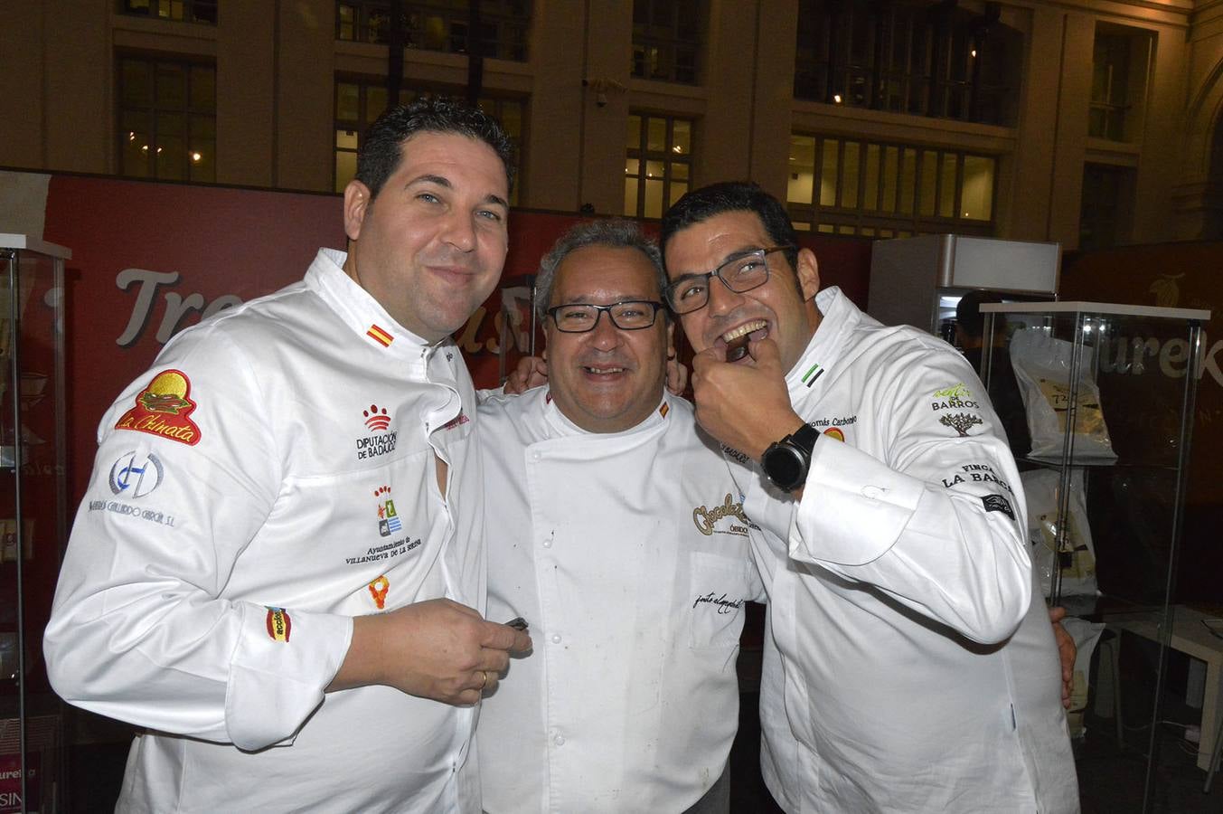 El pastelero villanovense Juan Antonio Parejo y el cocinero jerezano Tomás Carbonero han regresado «con muy buenas sensaciones y mejores expectativas» de la segunda edición del Salón Internacional del Chocolate de Madrid, celebrado el pasado fin de semana en el Palacio de Cibeles de la capital madrileña.