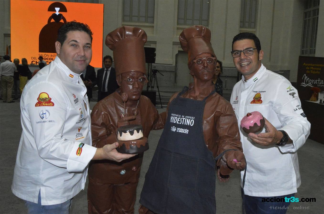 El pastelero villanovense Juan Antonio Parejo y el cocinero jerezano Tomás Carbonero han regresado «con muy buenas sensaciones y mejores expectativas» de la segunda edición del Salón Internacional del Chocolate de Madrid, celebrado el pasado fin de semana en el Palacio de Cibeles de la capital madrileña.