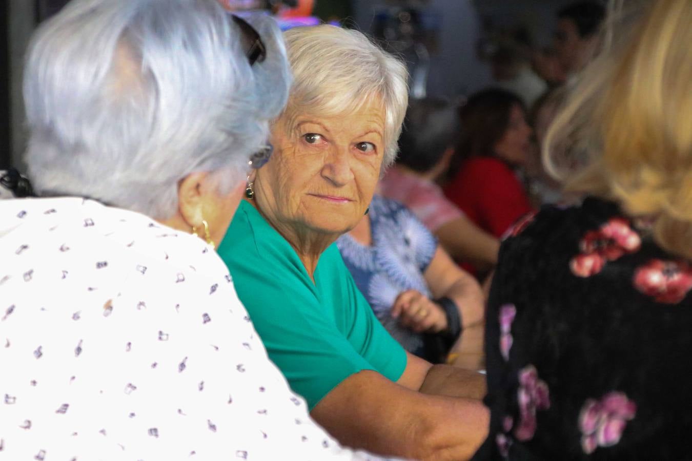 Jerez de los Caballeros celebra la 'Semana del Mayor' con un amplio programa de actividades, organizado por el Ayuntamiento del municipio con la colaboración del Hogar de Mayores 'Mari Sousa', Cruz Roja y Academia de Salvador y Rosa.El Hogar de Mayores 'Mari Sousa' se convertirá, así, en escenario de talleres, charlas, actividades lúdicas y para la salud. Las citadas actividades han dado comienzo, esta mañana, con la celebración de un desayuno saludable.