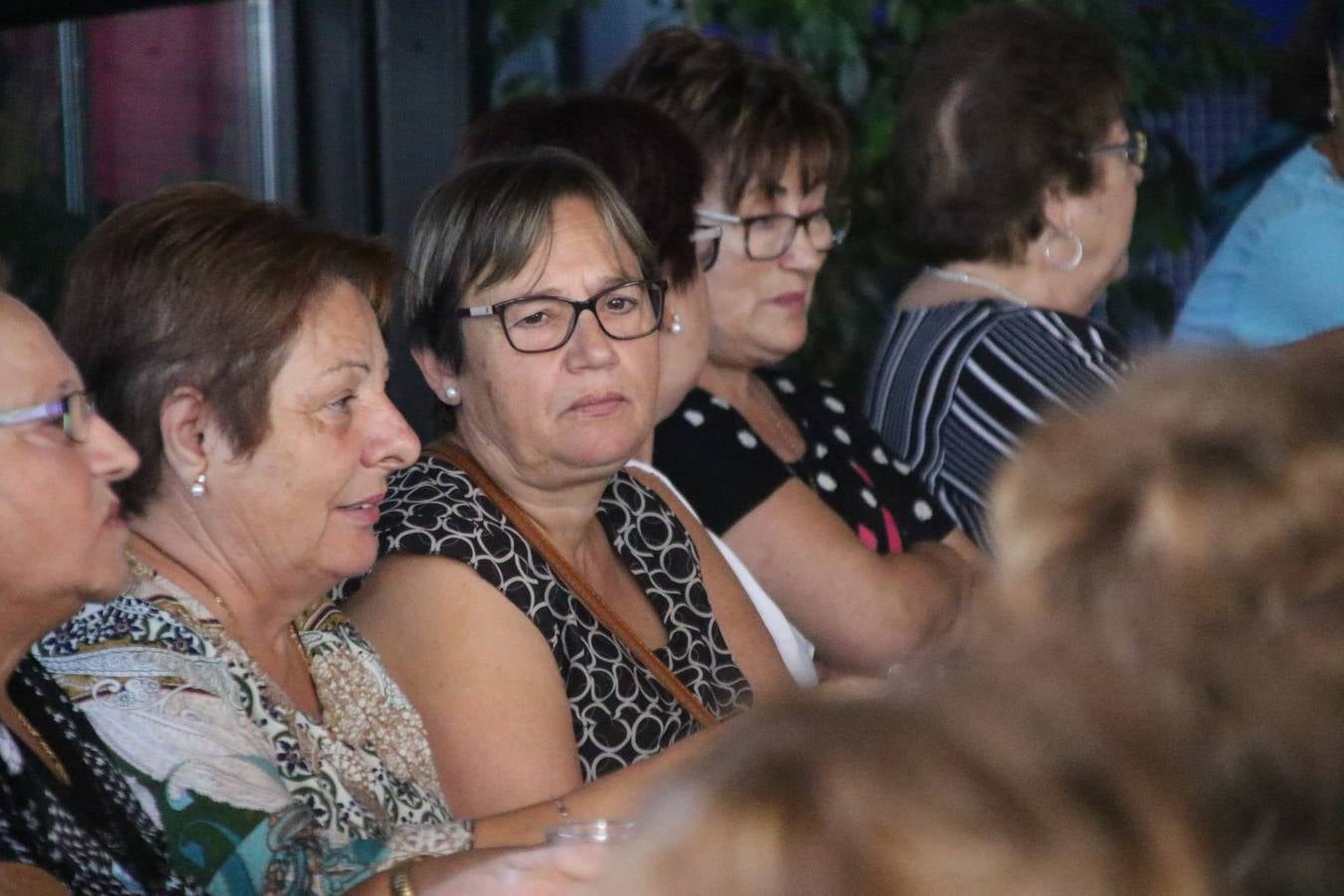 Jerez de los Caballeros celebra la 'Semana del Mayor' con un amplio programa de actividades, organizado por el Ayuntamiento del municipio con la colaboración del Hogar de Mayores 'Mari Sousa', Cruz Roja y Academia de Salvador y Rosa.El Hogar de Mayores 'Mari Sousa' se convertirá, así, en escenario de talleres, charlas, actividades lúdicas y para la salud. Las citadas actividades han dado comienzo, esta mañana, con la celebración de un desayuno saludable.
