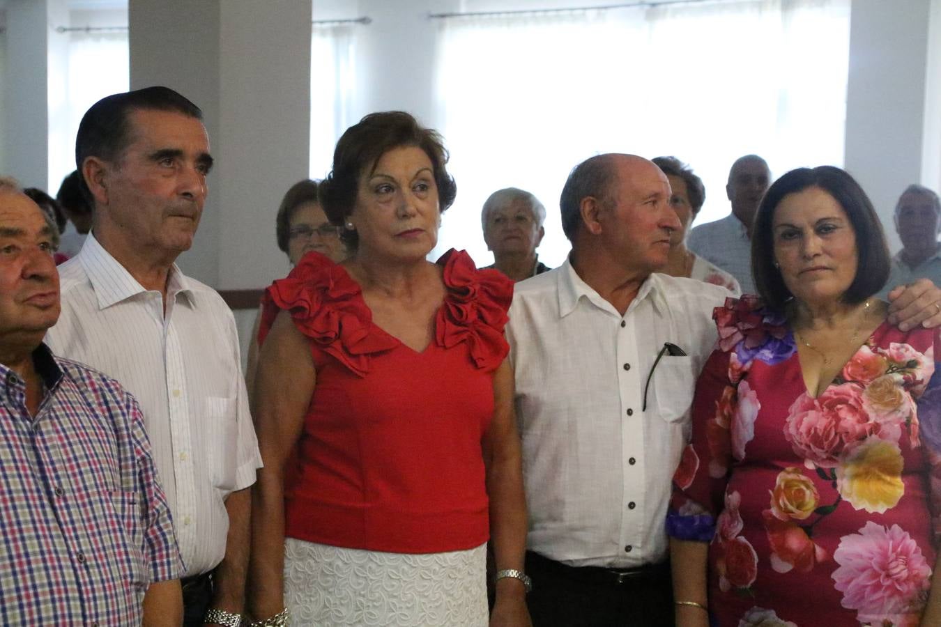 El Hogar de Mayores 'Mari Sousa' de Jerez de los Caballeros celebró, ayer, su XVII Aniversario con una comida y convivencia en el hotel restaurante 'Oasis'. La cita sirvió de marco para homenajear a 7 parejas que, este año, celebran sus bodas de oro.
