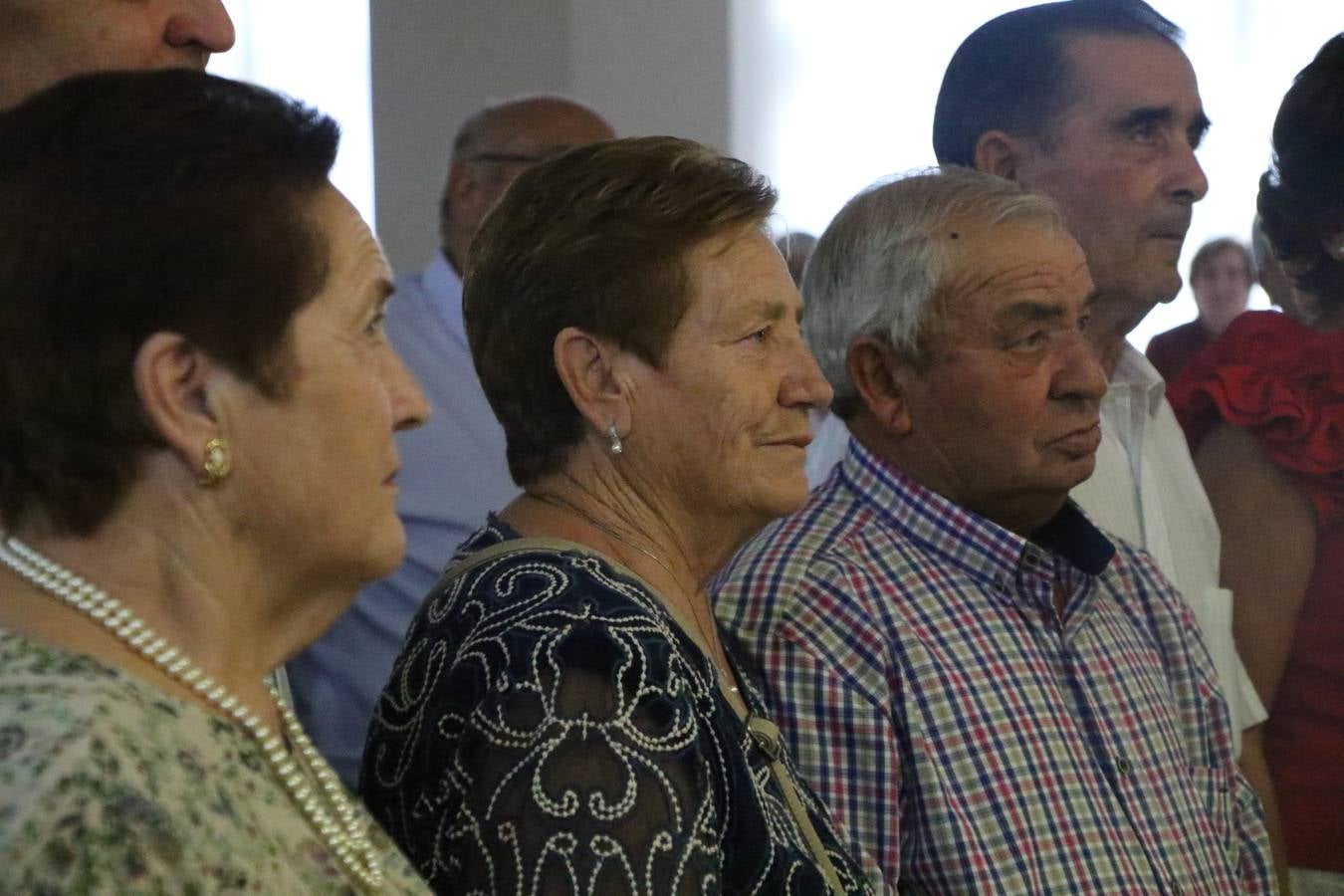 El Hogar de Mayores 'Mari Sousa' de Jerez de los Caballeros celebró, ayer, su XVII Aniversario con una comida y convivencia en el hotel restaurante 'Oasis'. La cita sirvió de marco para homenajear a 7 parejas que, este año, celebran sus bodas de oro.
