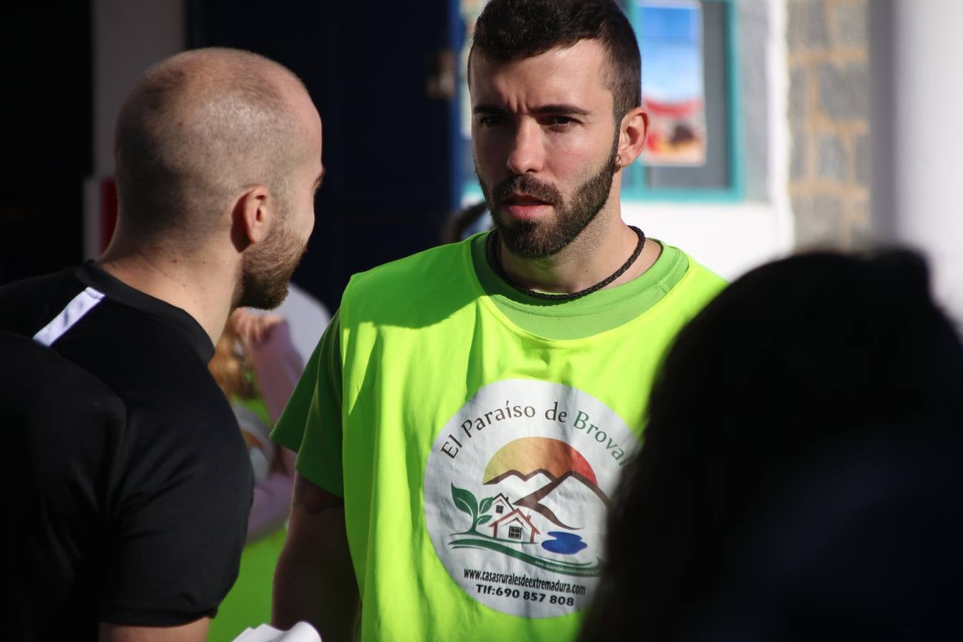 Valuengo continúa apostando por el deporte y la investigación de la Histiocitosis con la tercera edición del 'Cross Popular Valuengo', organizada por la Comisión de Festejos de la citada pedanía en colaboración con la Concejalía de Juventud y Deportes del Ayuntamiento de Jerez de los Caballeros y el Programa de Dinamización Deportiva de la Mancomunidad Sierra Suroeste. La citada prueba deportiva se ha celebrado esta mañana y ha contado con más de 140 participantes, entre todas las categorías.Celso Graciano y Estefanía Carretero se han convertido en los vencedores de la prueba general, y José Joaquín García y Rosa González han ocupado los primeros puestos locales.