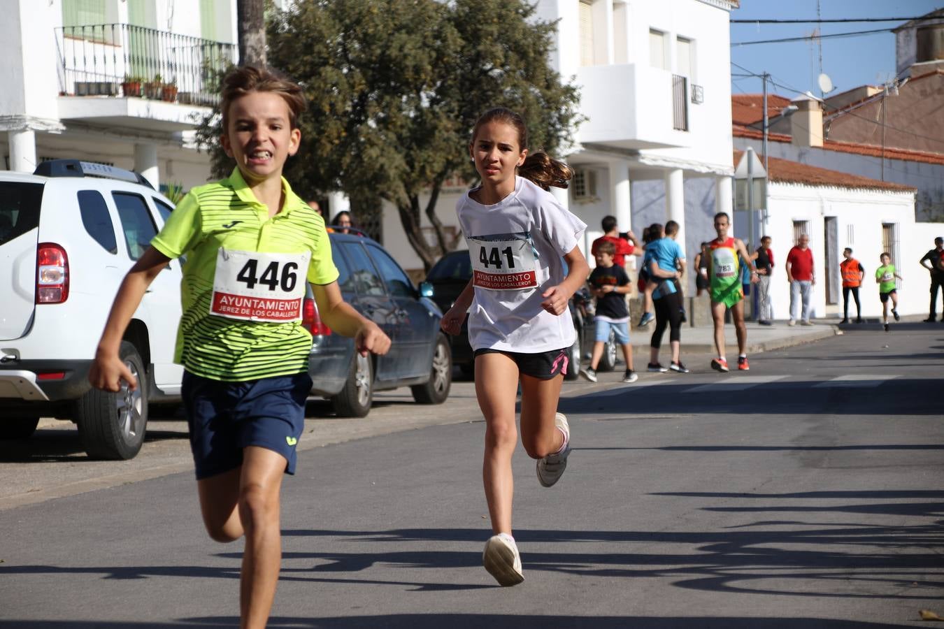 Valuengo continúa apostando por el deporte y la investigación de la Histiocitosis con la tercera edición del 'Cross Popular Valuengo', organizada por la Comisión de Festejos de la citada pedanía en colaboración con la Concejalía de Juventud y Deportes del Ayuntamiento de Jerez de los Caballeros y el Programa de Dinamización Deportiva de la Mancomunidad Sierra Suroeste. La citada prueba deportiva se ha celebrado esta mañana y ha contado con más de 140 participantes, entre todas las categorías.Celso Graciano y Estefanía Carretero se han convertido en los vencedores de la prueba general, y José Joaquín García y Rosa González han ocupado los primeros puestos locales.