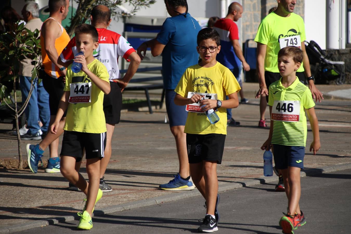 Valuengo continúa apostando por el deporte y la investigación de la Histiocitosis con la tercera edición del 'Cross Popular Valuengo', organizada por la Comisión de Festejos de la citada pedanía en colaboración con la Concejalía de Juventud y Deportes del Ayuntamiento de Jerez de los Caballeros y el Programa de Dinamización Deportiva de la Mancomunidad Sierra Suroeste. La citada prueba deportiva se ha celebrado esta mañana y ha contado con más de 140 participantes, entre todas las categorías.Celso Graciano y Estefanía Carretero se han convertido en los vencedores de la prueba general, y José Joaquín García y Rosa González han ocupado los primeros puestos locales.