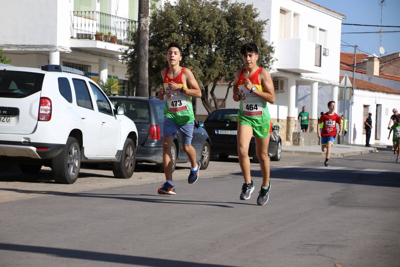 Valuengo continúa apostando por el deporte y la investigación de la Histiocitosis con la tercera edición del 'Cross Popular Valuengo', organizada por la Comisión de Festejos de la citada pedanía en colaboración con la Concejalía de Juventud y Deportes del Ayuntamiento de Jerez de los Caballeros y el Programa de Dinamización Deportiva de la Mancomunidad Sierra Suroeste. La citada prueba deportiva se ha celebrado esta mañana y ha contado con más de 140 participantes, entre todas las categorías.Celso Graciano y Estefanía Carretero se han convertido en los vencedores de la prueba general, y José Joaquín García y Rosa González han ocupado los primeros puestos locales.