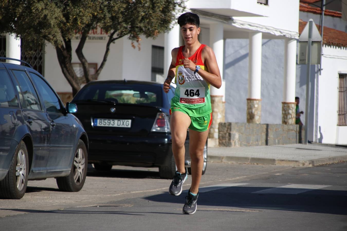 Valuengo continúa apostando por el deporte y la investigación de la Histiocitosis con la tercera edición del 'Cross Popular Valuengo', organizada por la Comisión de Festejos de la citada pedanía en colaboración con la Concejalía de Juventud y Deportes del Ayuntamiento de Jerez de los Caballeros y el Programa de Dinamización Deportiva de la Mancomunidad Sierra Suroeste. La citada prueba deportiva se ha celebrado esta mañana y ha contado con más de 140 participantes, entre todas las categorías.Celso Graciano y Estefanía Carretero se han convertido en los vencedores de la prueba general, y José Joaquín García y Rosa González han ocupado los primeros puestos locales.