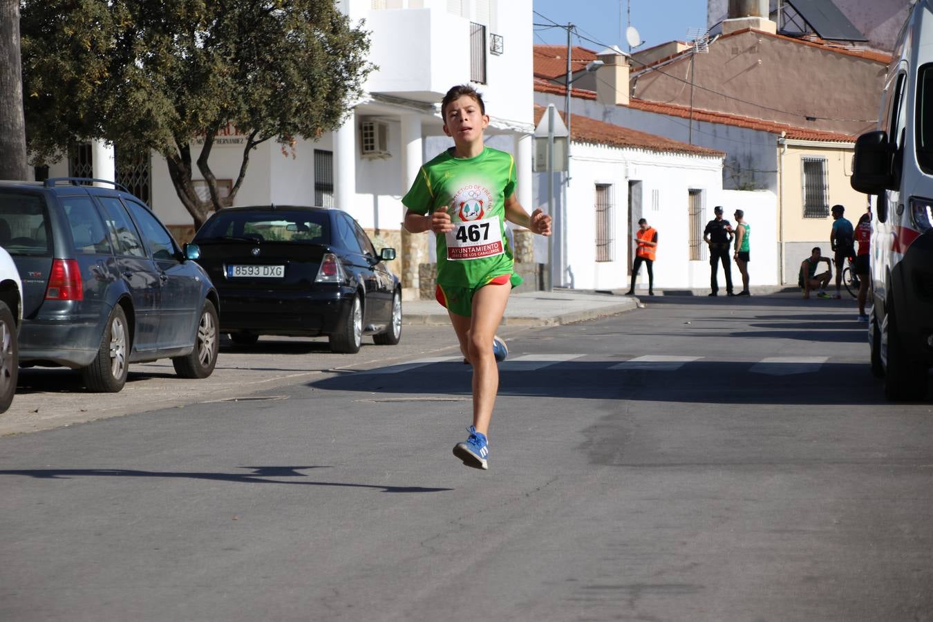 Valuengo continúa apostando por el deporte y la investigación de la Histiocitosis con la tercera edición del 'Cross Popular Valuengo', organizada por la Comisión de Festejos de la citada pedanía en colaboración con la Concejalía de Juventud y Deportes del Ayuntamiento de Jerez de los Caballeros y el Programa de Dinamización Deportiva de la Mancomunidad Sierra Suroeste. La citada prueba deportiva se ha celebrado esta mañana y ha contado con más de 140 participantes, entre todas las categorías.Celso Graciano y Estefanía Carretero se han convertido en los vencedores de la prueba general, y José Joaquín García y Rosa González han ocupado los primeros puestos locales.