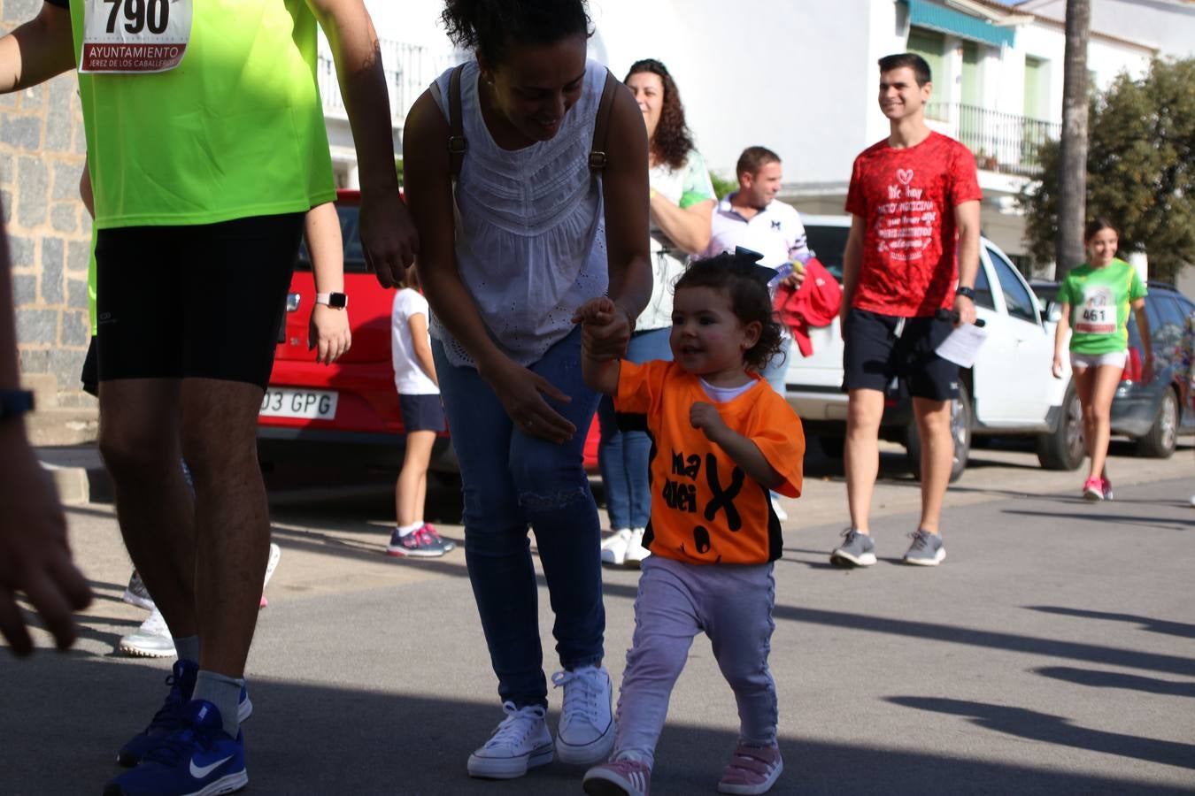 Valuengo continúa apostando por el deporte y la investigación de la Histiocitosis con la tercera edición del 'Cross Popular Valuengo', organizada por la Comisión de Festejos de la citada pedanía en colaboración con la Concejalía de Juventud y Deportes del Ayuntamiento de Jerez de los Caballeros y el Programa de Dinamización Deportiva de la Mancomunidad Sierra Suroeste. La citada prueba deportiva se ha celebrado esta mañana y ha contado con más de 140 participantes, entre todas las categorías.Celso Graciano y Estefanía Carretero se han convertido en los vencedores de la prueba general, y José Joaquín García y Rosa González han ocupado los primeros puestos locales.