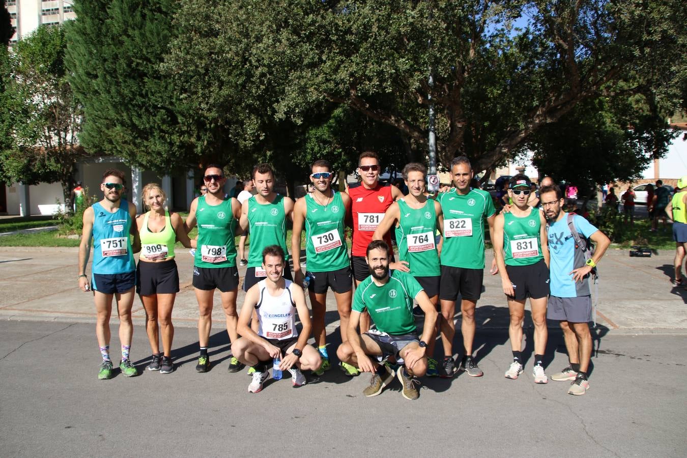 Valuengo continúa apostando por el deporte y la investigación de la Histiocitosis con la tercera edición del 'Cross Popular Valuengo', organizada por la Comisión de Festejos de la citada pedanía en colaboración con la Concejalía de Juventud y Deportes del Ayuntamiento de Jerez de los Caballeros y el Programa de Dinamización Deportiva de la Mancomunidad Sierra Suroeste. La citada prueba deportiva se ha celebrado esta mañana y ha contado con más de 140 participantes, entre todas las categorías.Celso Graciano y Estefanía Carretero se han convertido en los vencedores de la prueba general, y José Joaquín García y Rosa González han ocupado los primeros puestos locales.