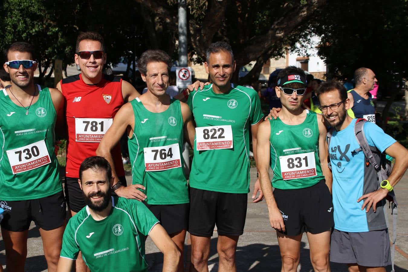 Valuengo continúa apostando por el deporte y la investigación de la Histiocitosis con la tercera edición del 'Cross Popular Valuengo', organizada por la Comisión de Festejos de la citada pedanía en colaboración con la Concejalía de Juventud y Deportes del Ayuntamiento de Jerez de los Caballeros y el Programa de Dinamización Deportiva de la Mancomunidad Sierra Suroeste. La citada prueba deportiva se ha celebrado esta mañana y ha contado con más de 140 participantes, entre todas las categorías.Celso Graciano y Estefanía Carretero se han convertido en los vencedores de la prueba general, y José Joaquín García y Rosa González han ocupado los primeros puestos locales.